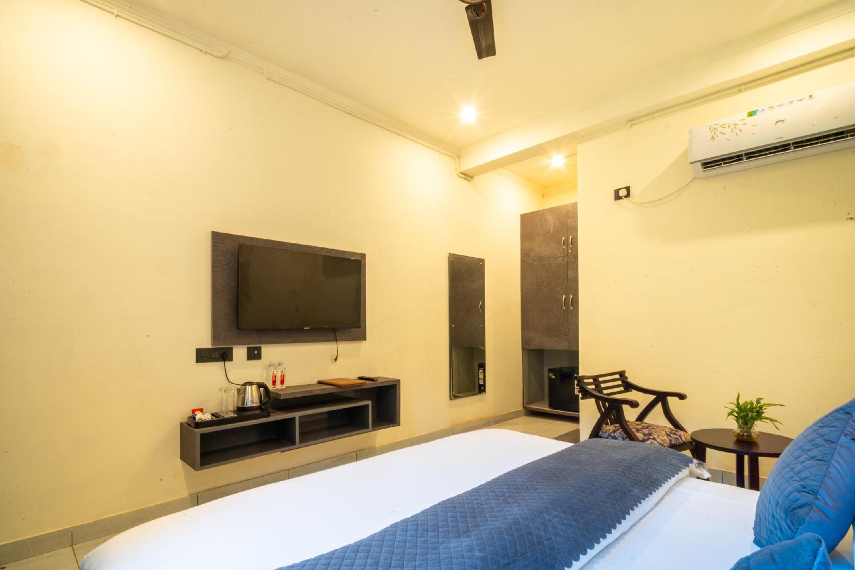 Deluxe Room (2 Adults + 1 Child) photo 1
