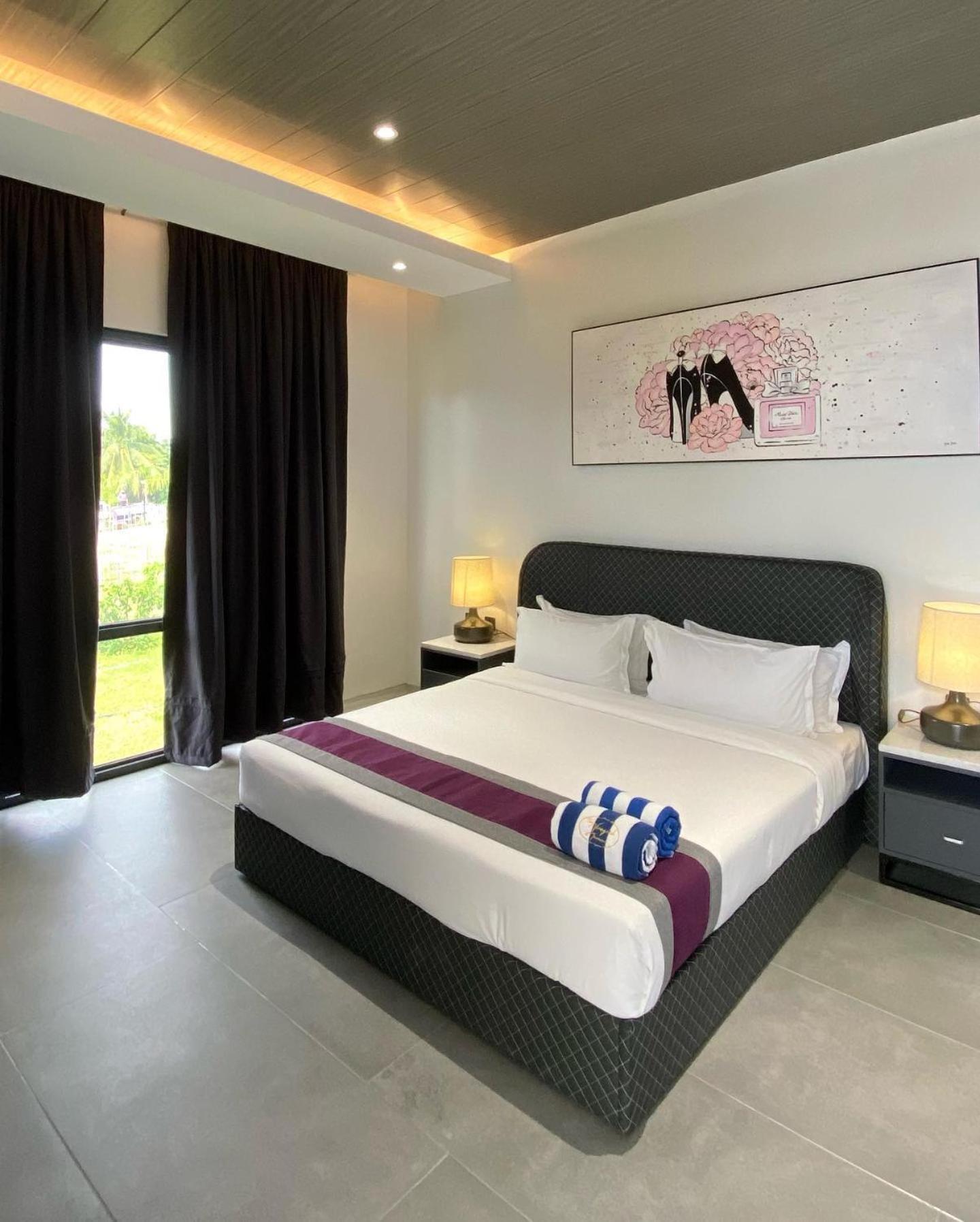 Three-Bedroom Villa photo 2