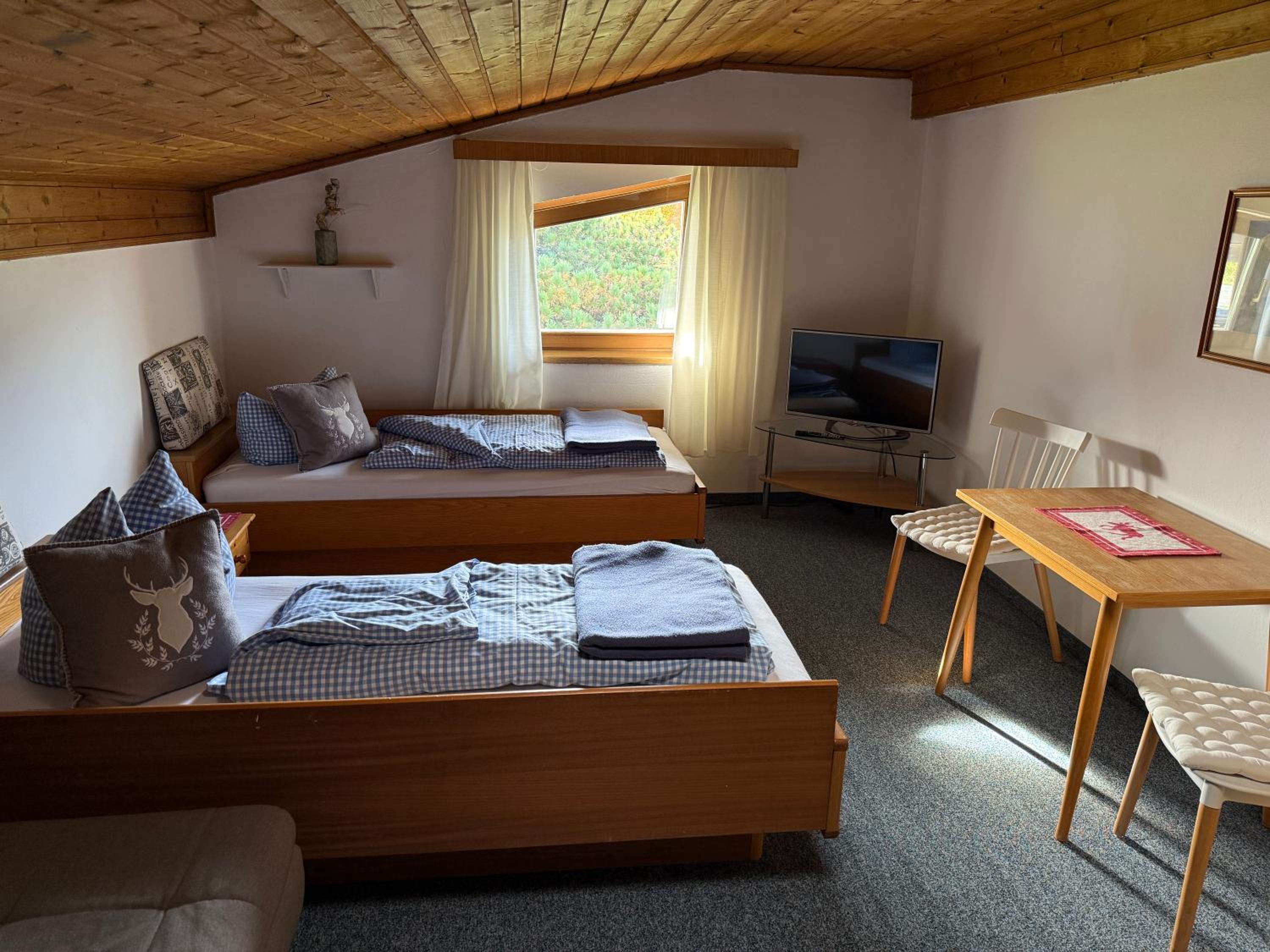 Economy Twin Room photo 1