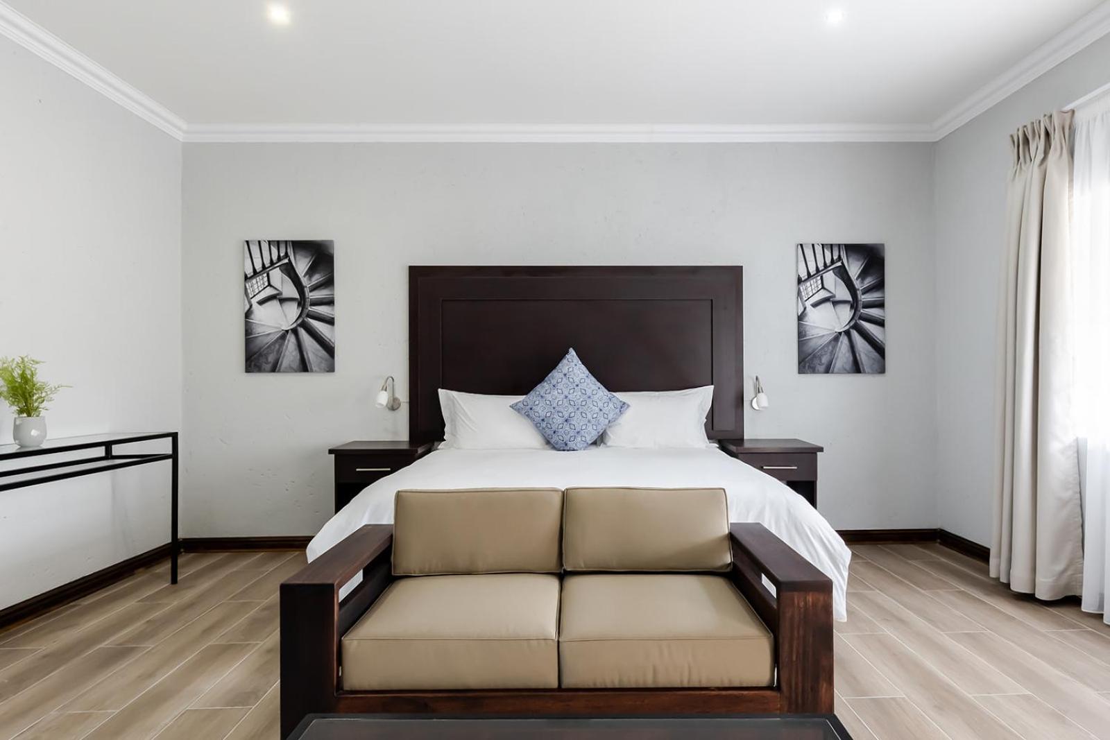 Deluxe King Suite photo 3
