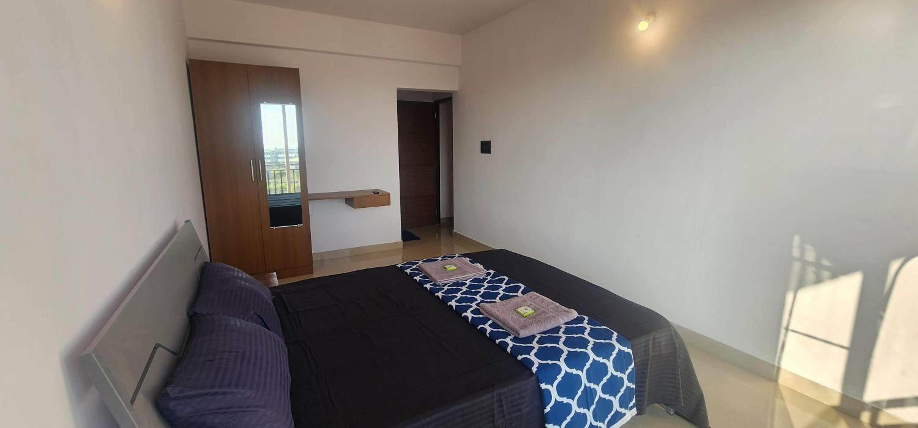 Two-Bedroom Apartment with Balcony and Sea View photo 3