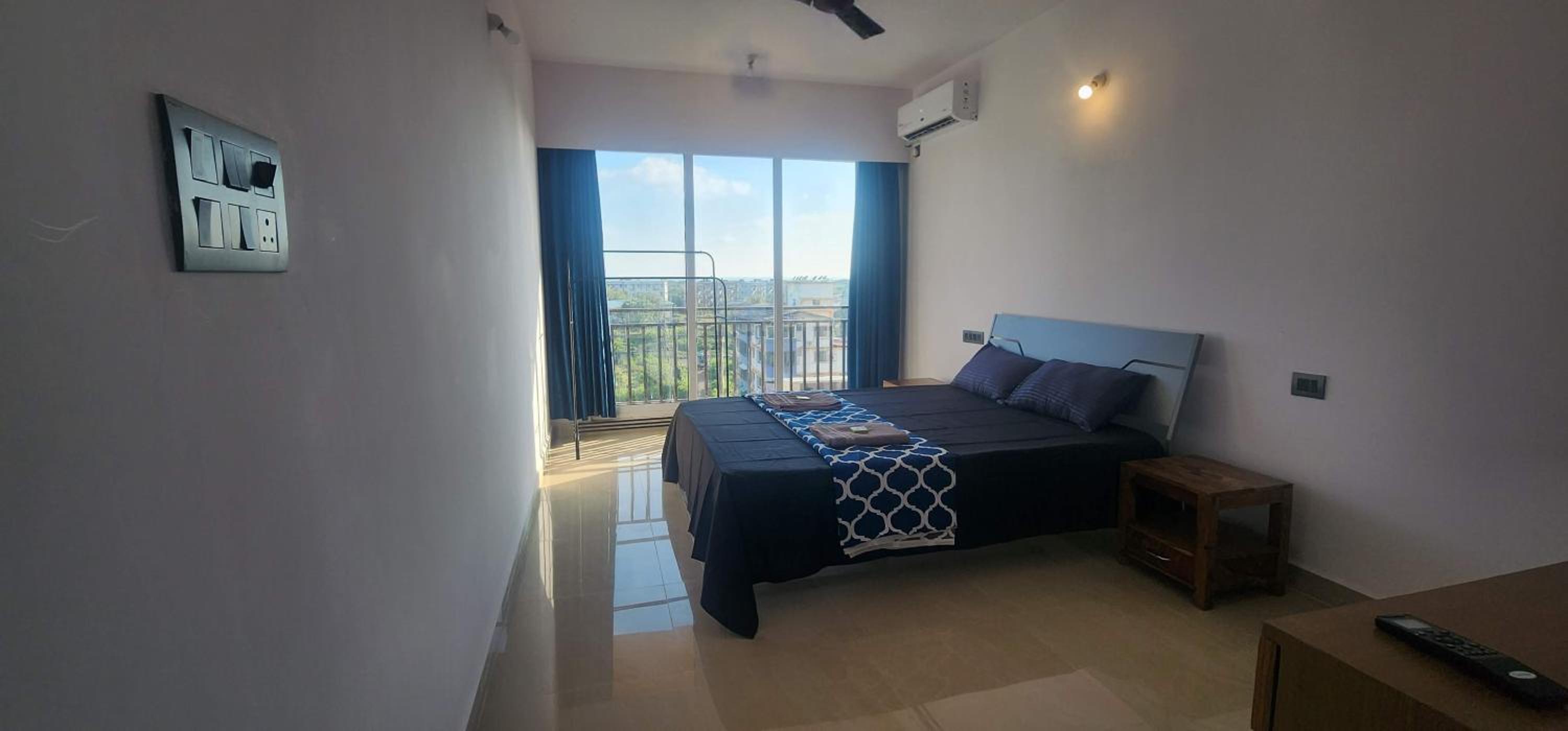 Two-Bedroom Apartment with Balcony and Sea View photo 2