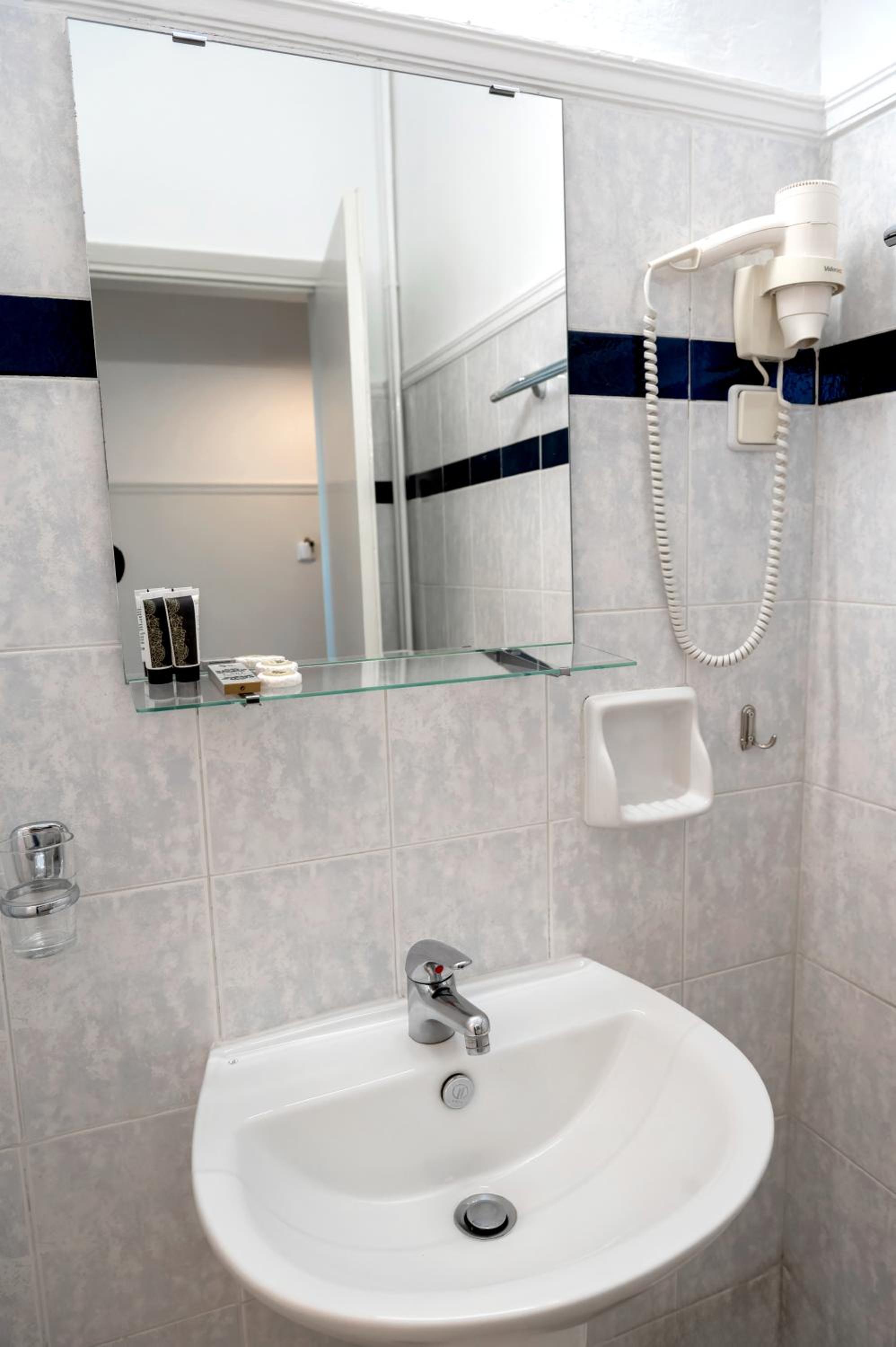 Triple Room - Photo 5