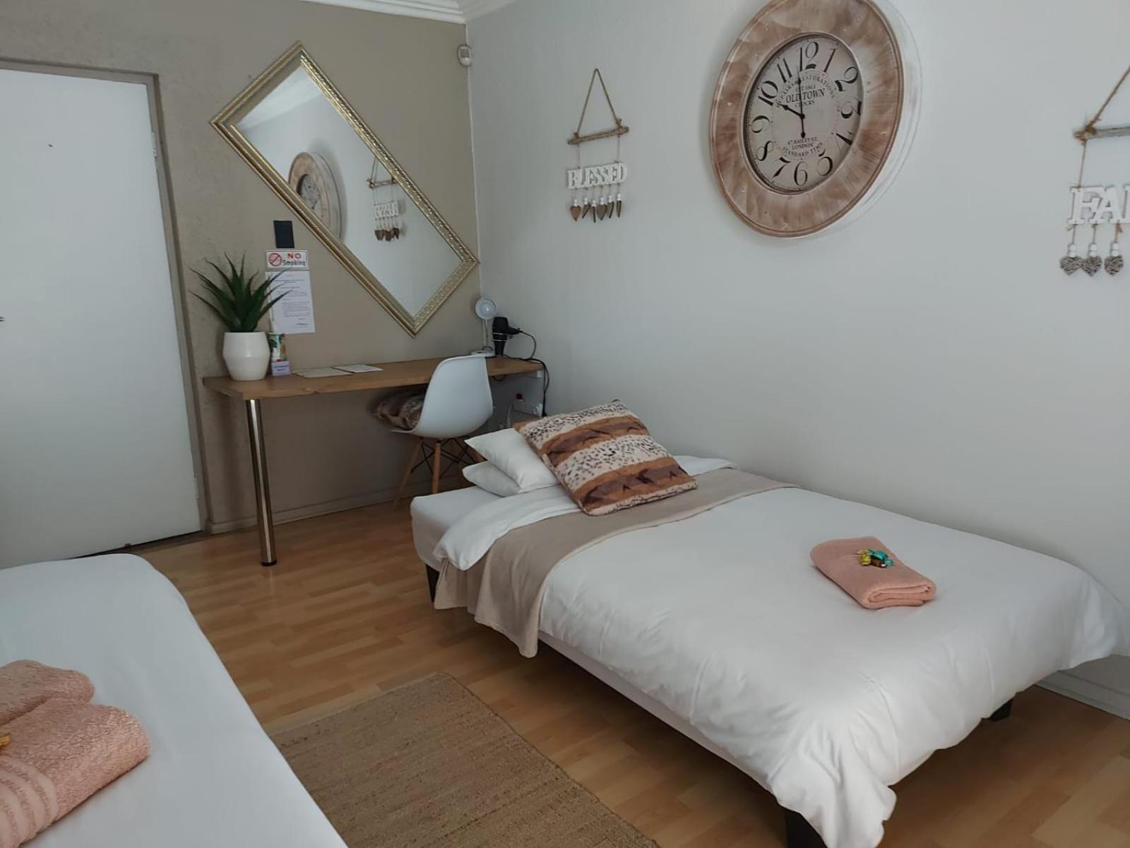 Double or Twin Room with Bathroom - Photo 2