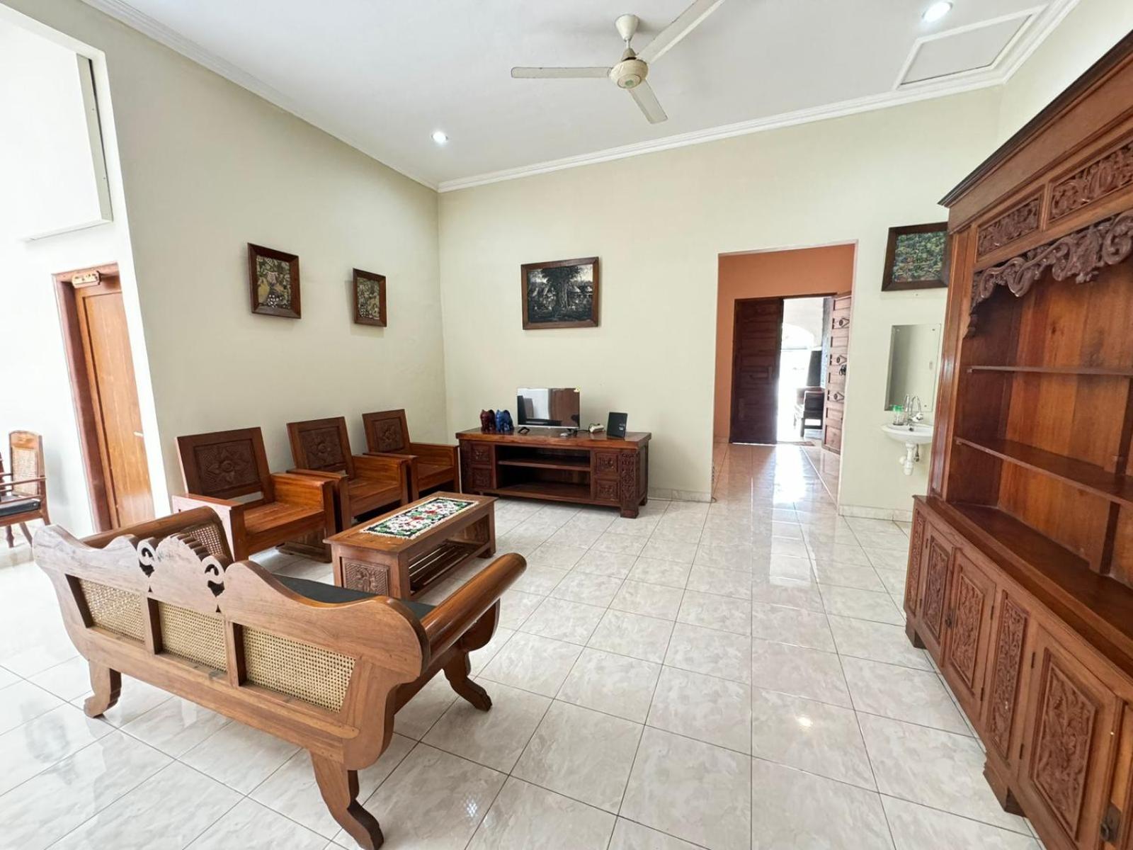 Three-Bedroom House photo 3