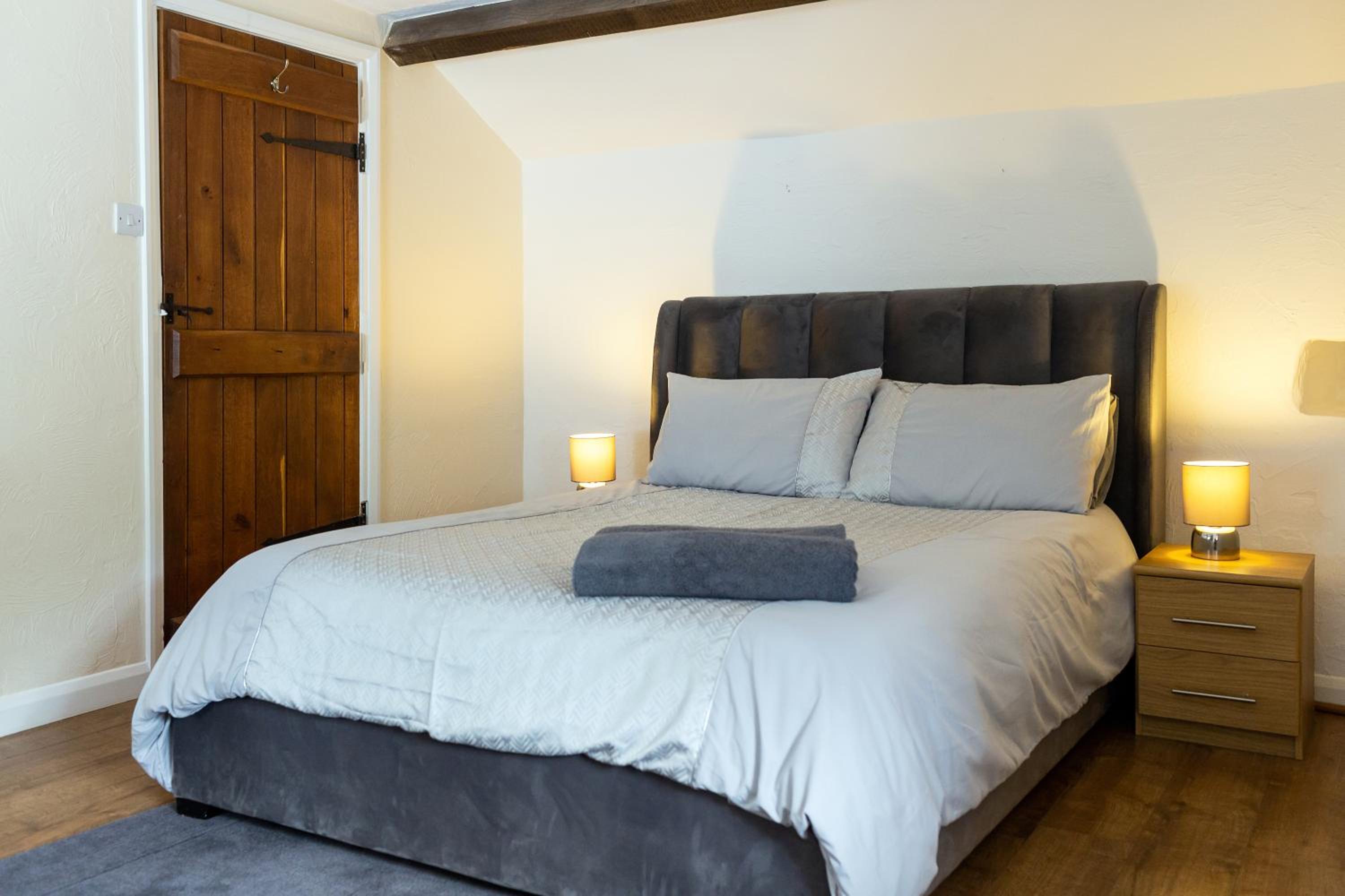 Two-Bedroom Cottage - Photo 27