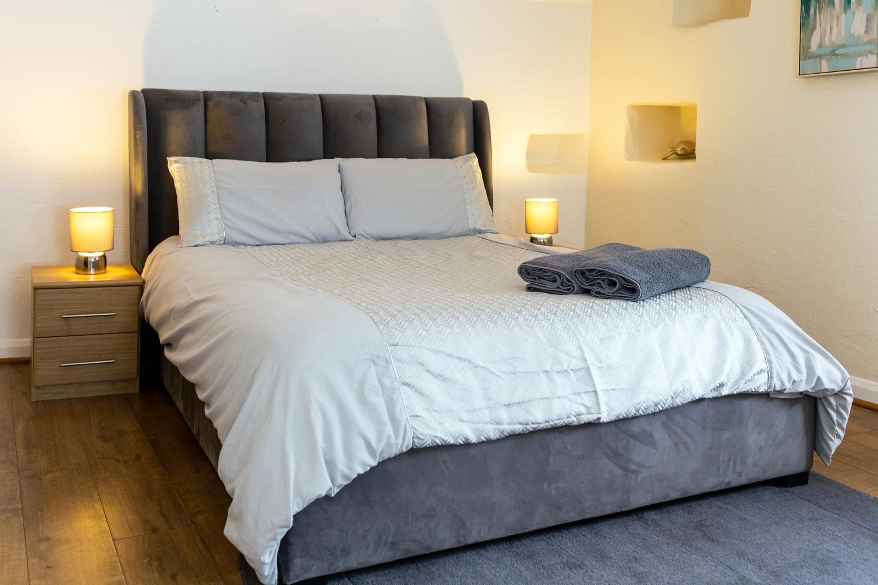 Two-Bedroom Cottage - Photo 28
