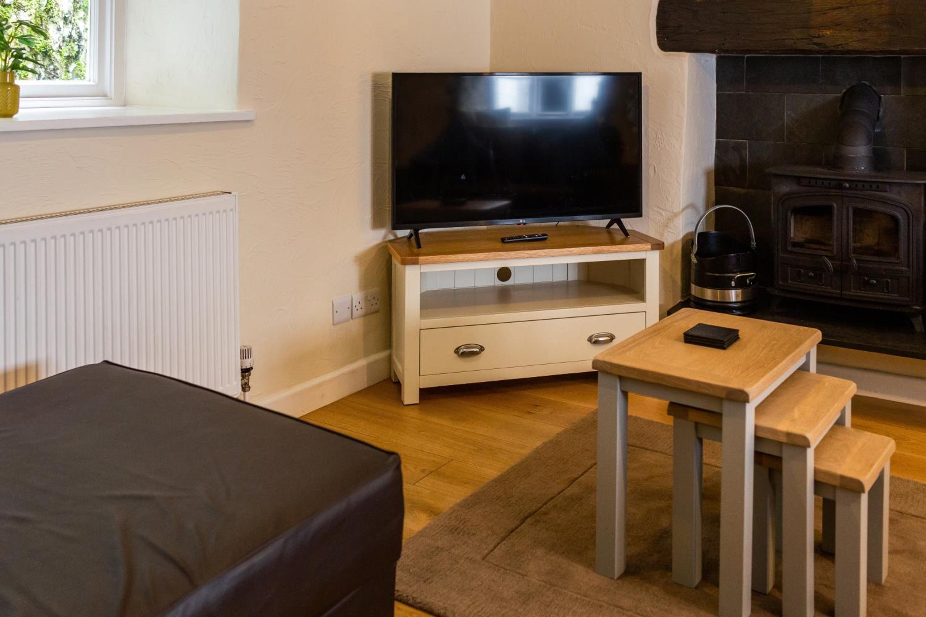 Two-Bedroom Cottage - Photo 9