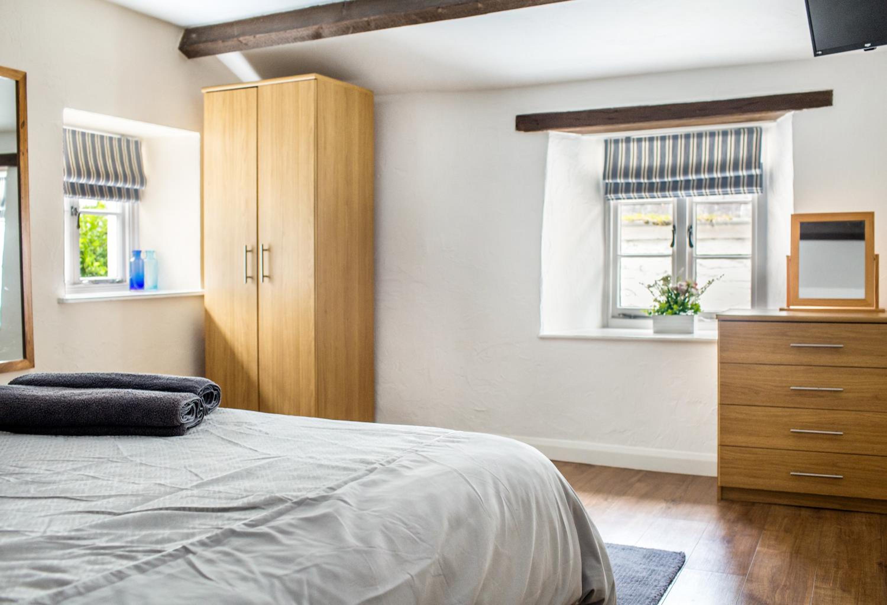 Two-Bedroom Cottage - Photo 10