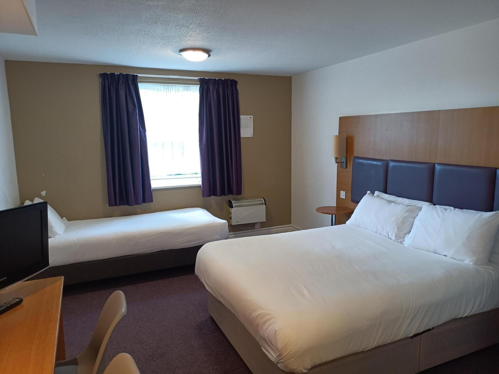 Standard Family King Room with Sofa Bed - Non-Smoking photo 1
