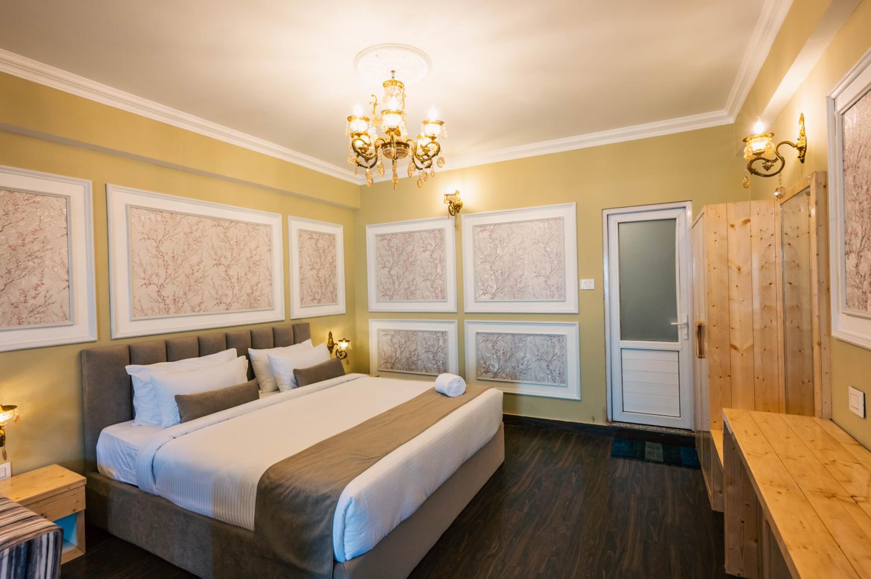 Deluxe Suite photo 2