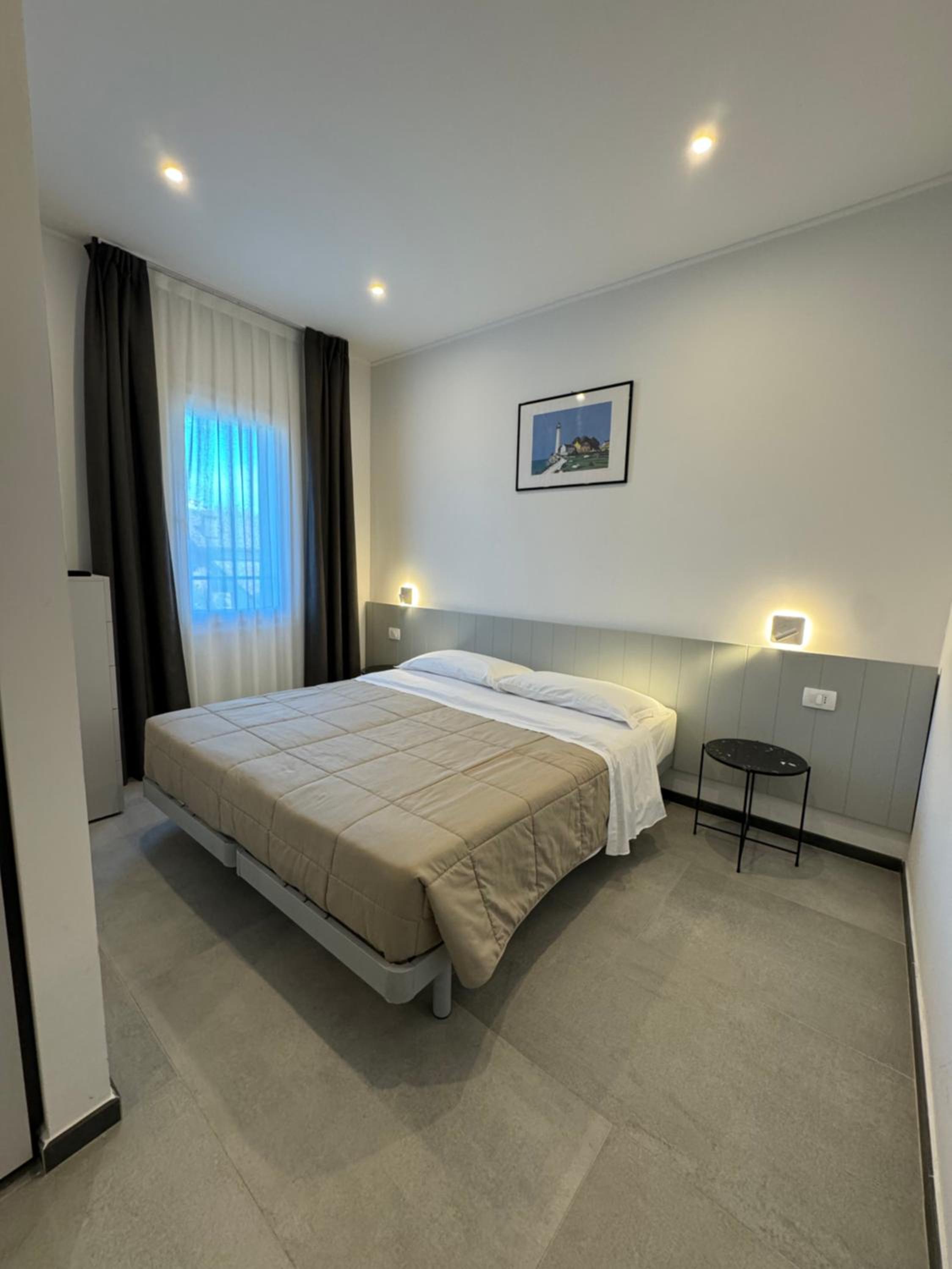 One-Bedroom Standard Apartment photo 1
