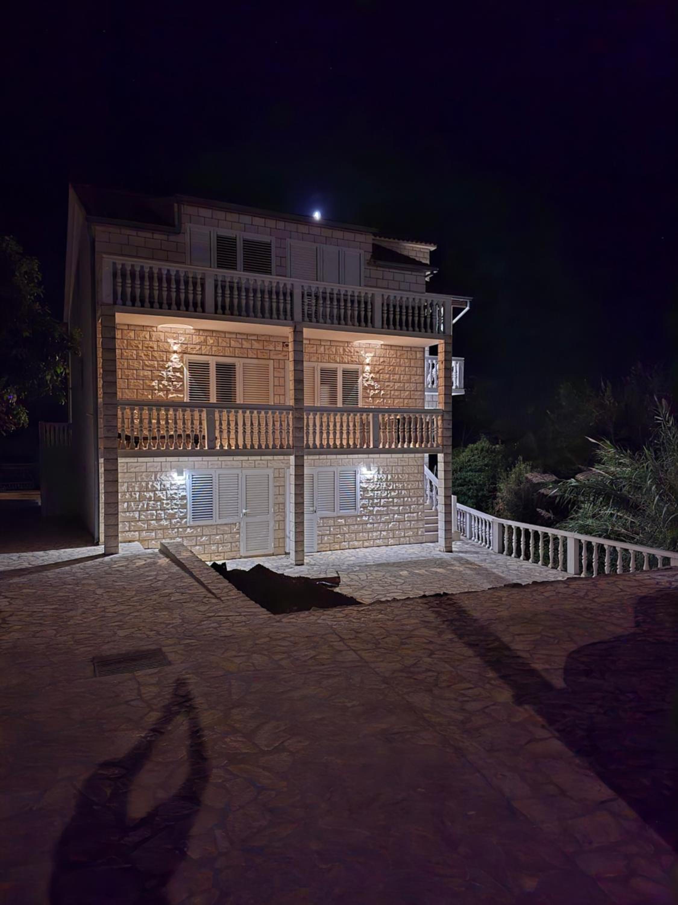 Two-Bedroom Apartment with Balcony and Sea View photo 3