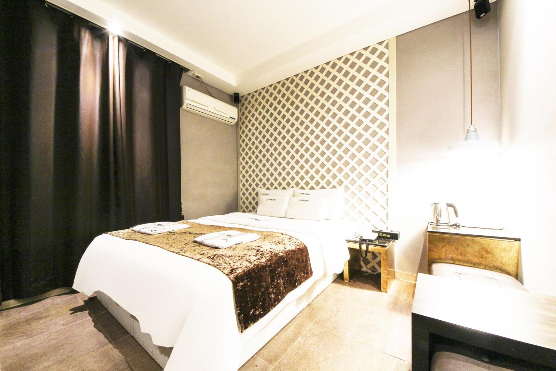 Standard Queen Room photo 2