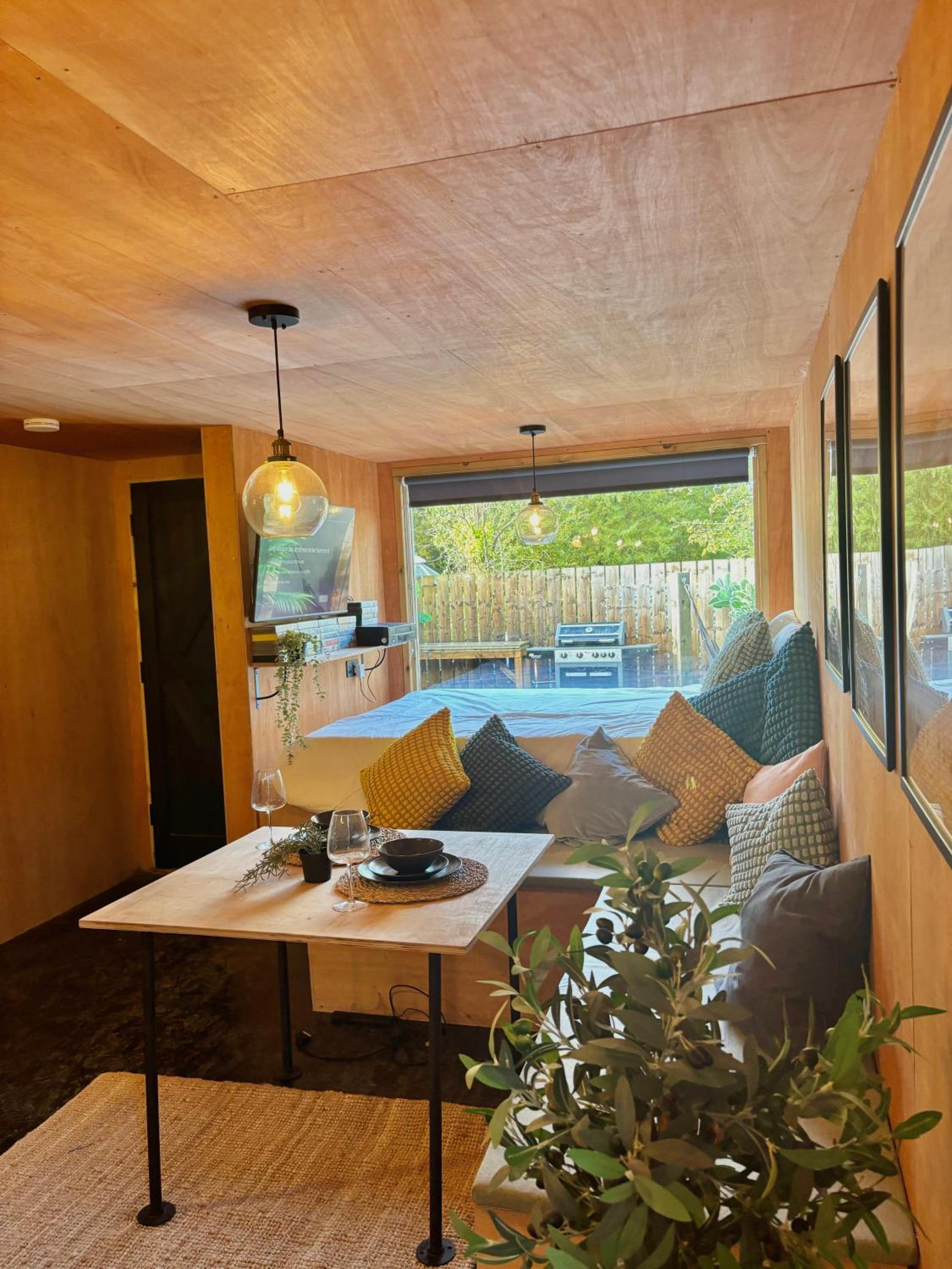 One-Bedroom House photo 3
