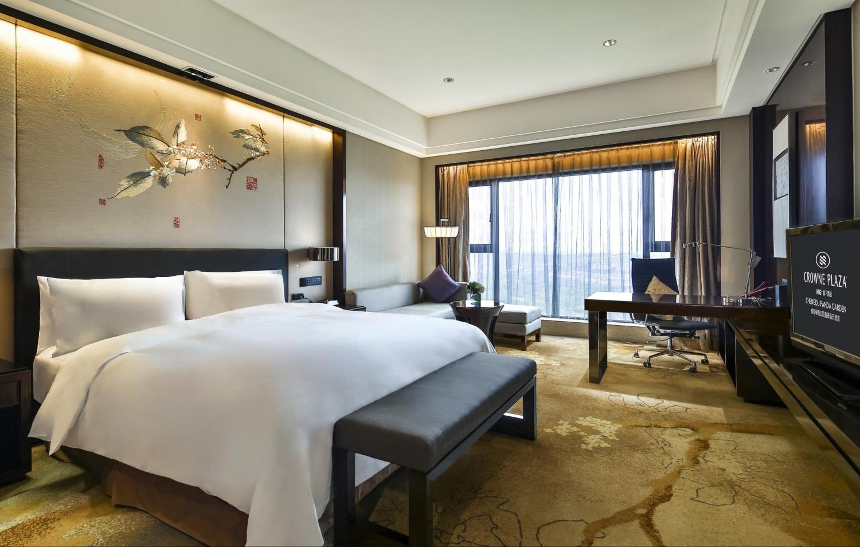 Premium King Room - Photo 3