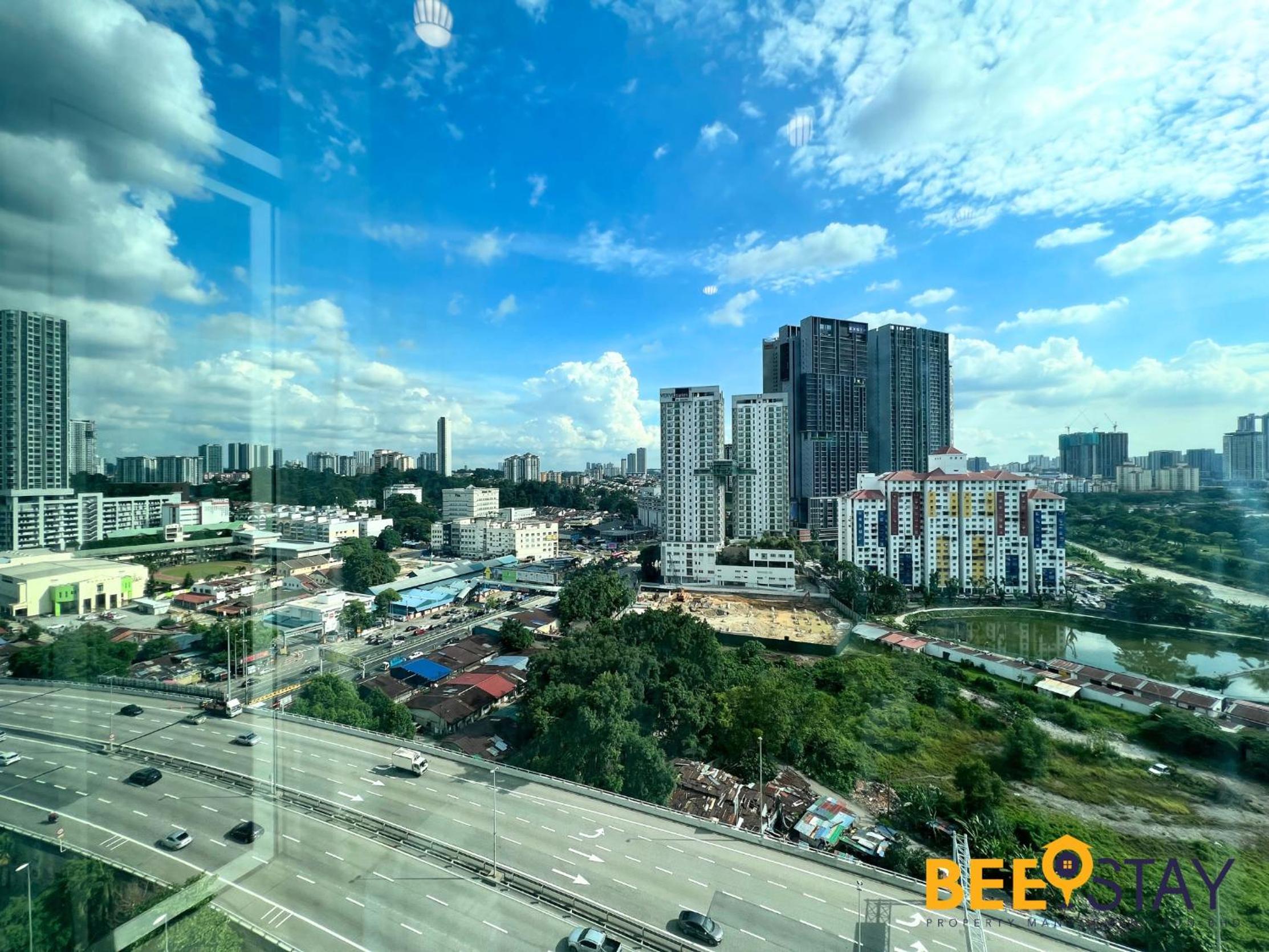 Deluxe One-Bedroom Apartment With City View