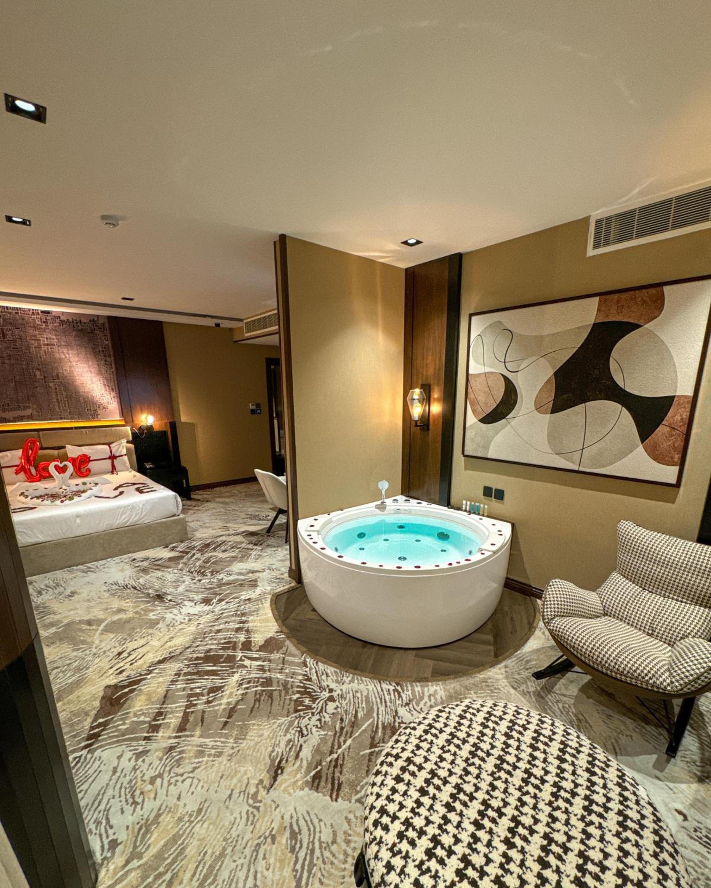 Premium Royal Suite photo 3