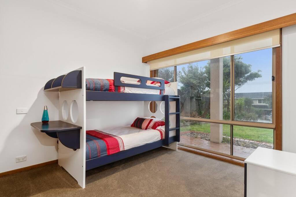 Five-Bedroom House photo 1