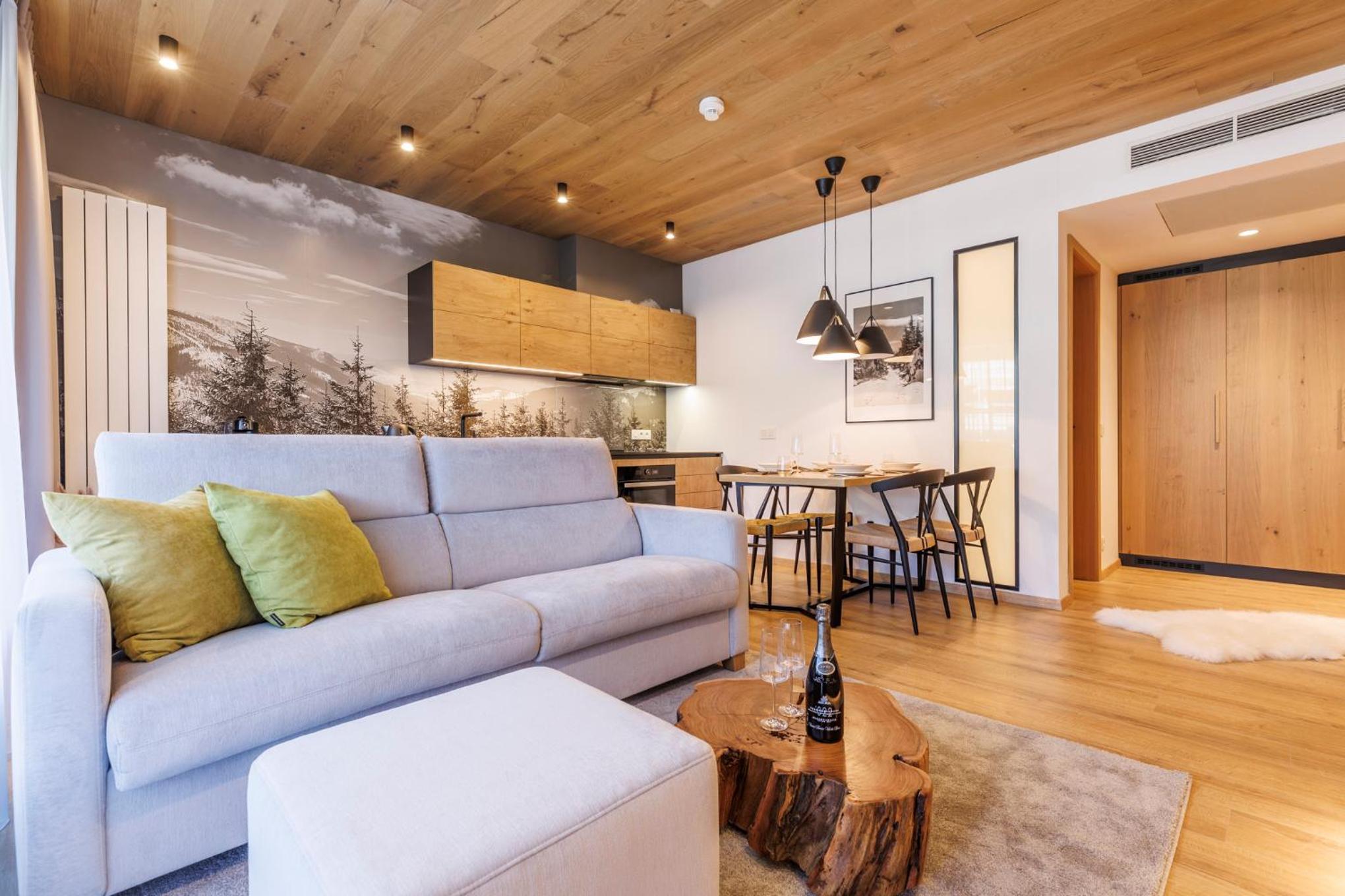 One-Bedroom Apartment with Balcony photo 2