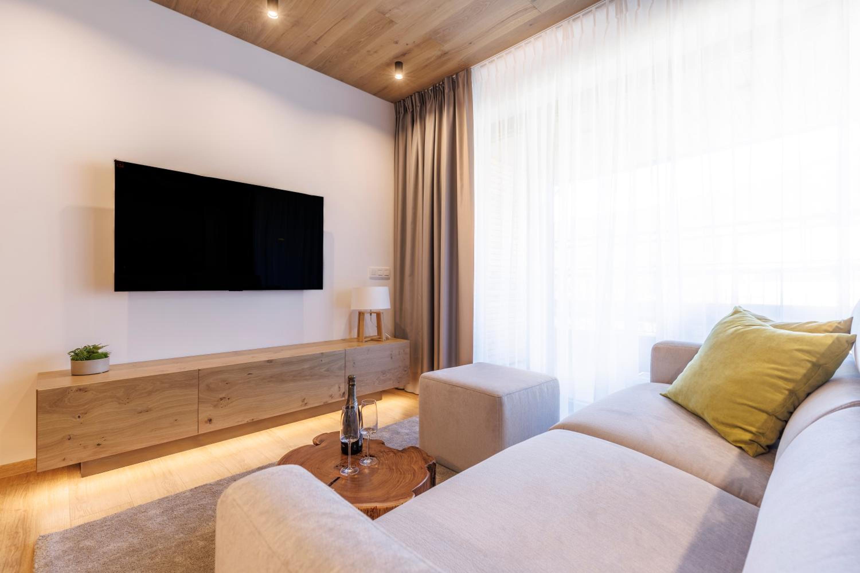 One-Bedroom Apartment with Balcony photo 1