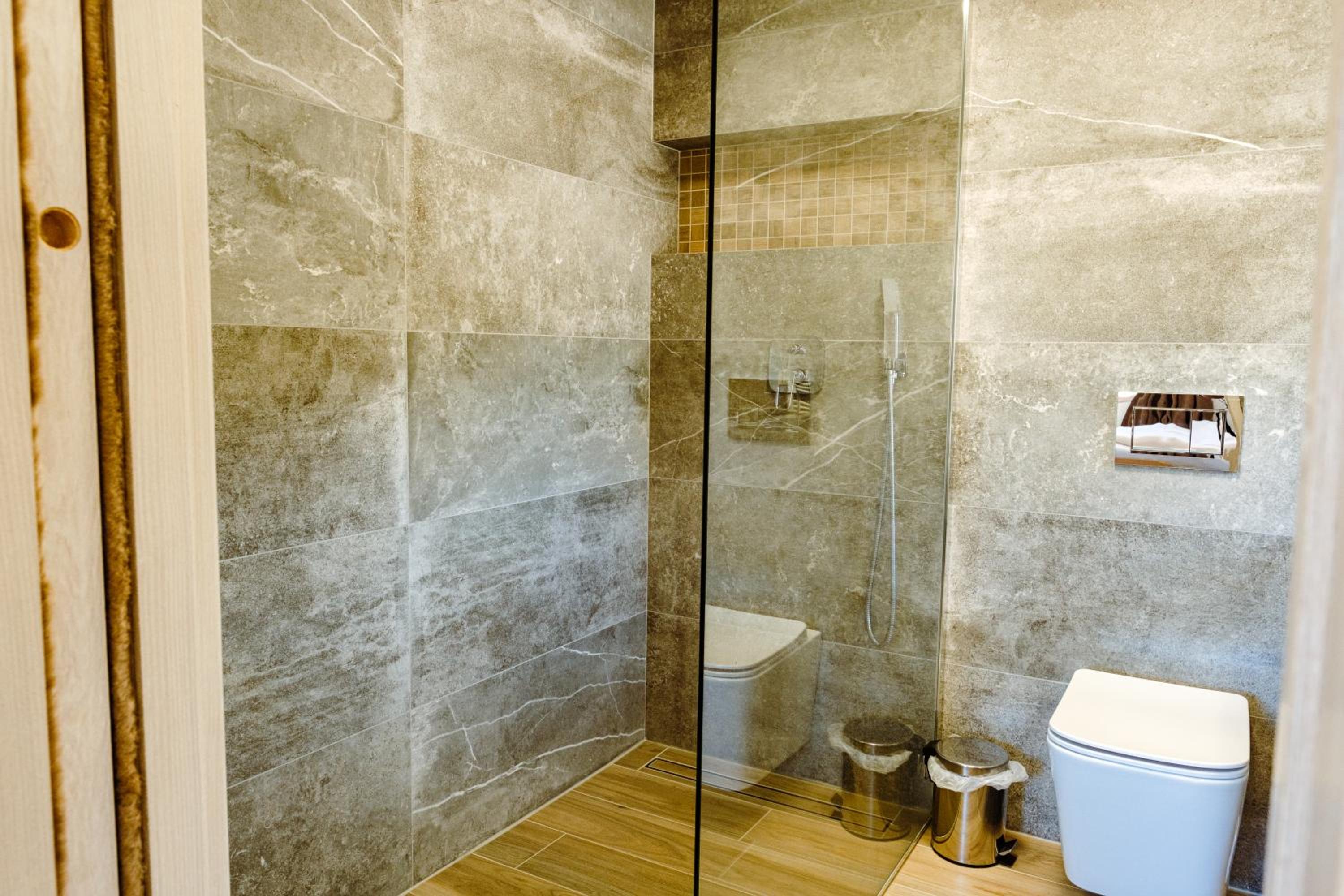 Family Room with Bathroom photo 1