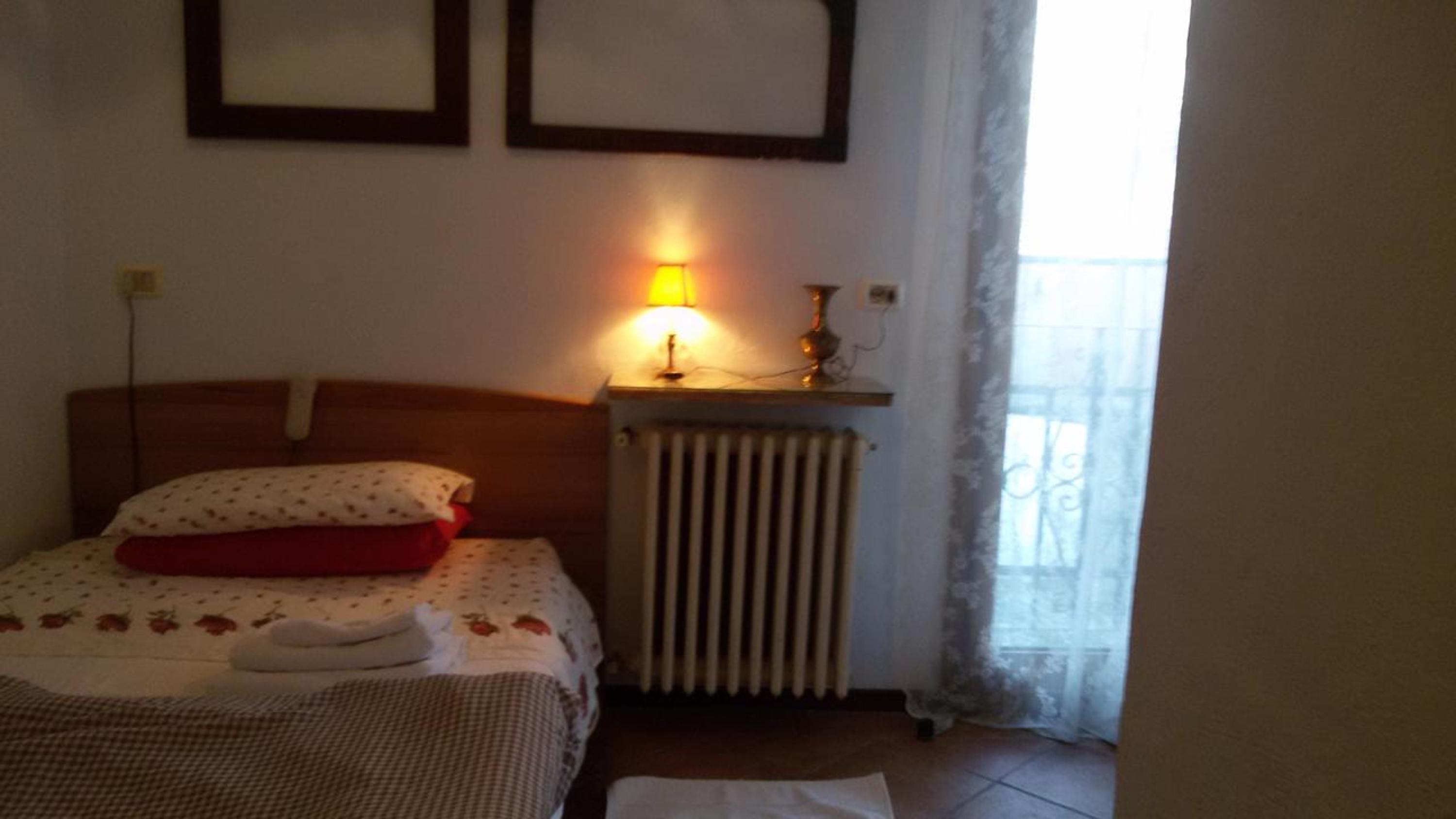 Single Room with Private Bathroom photo 1