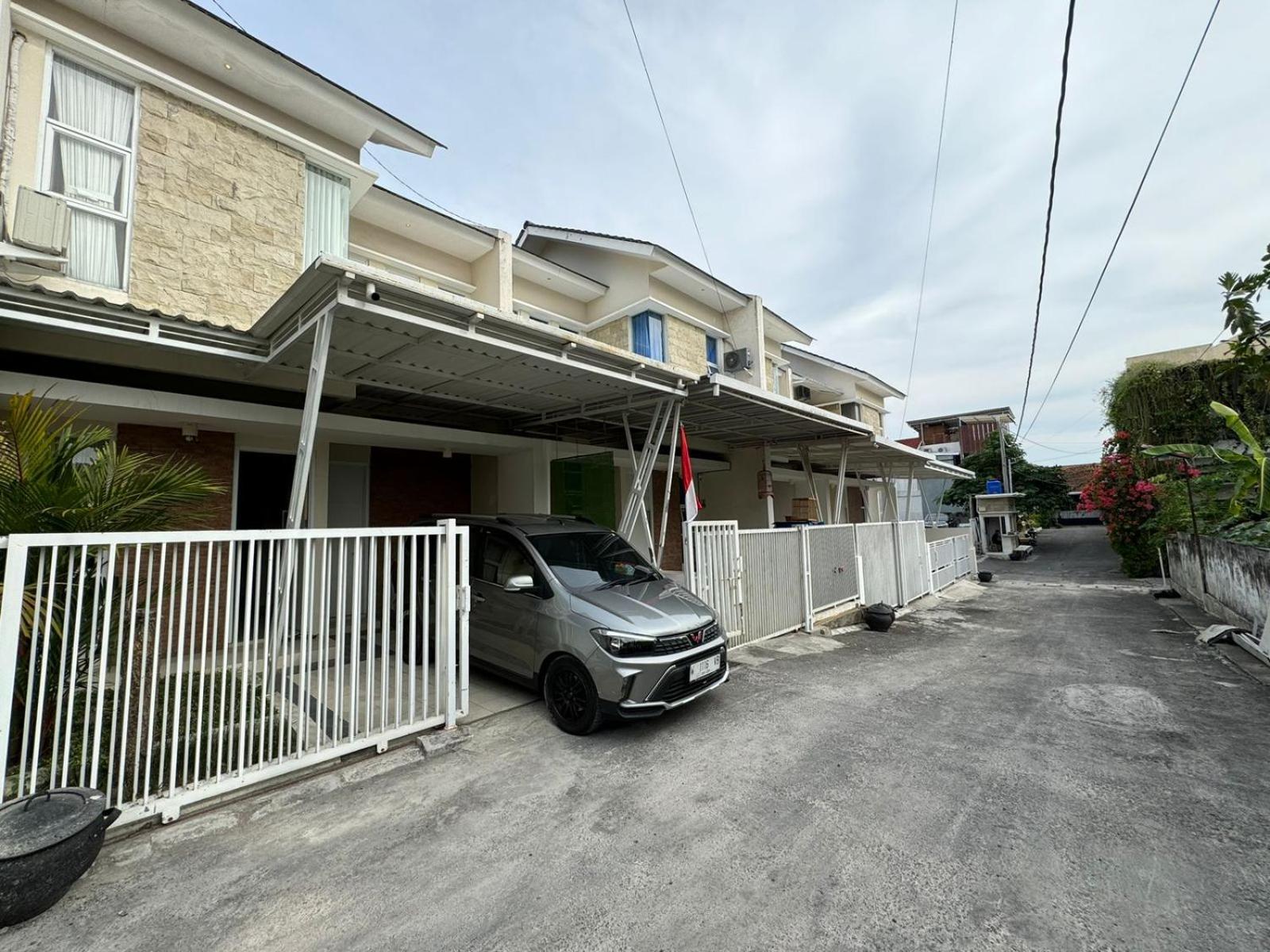 Four-Bedroom House photo 3