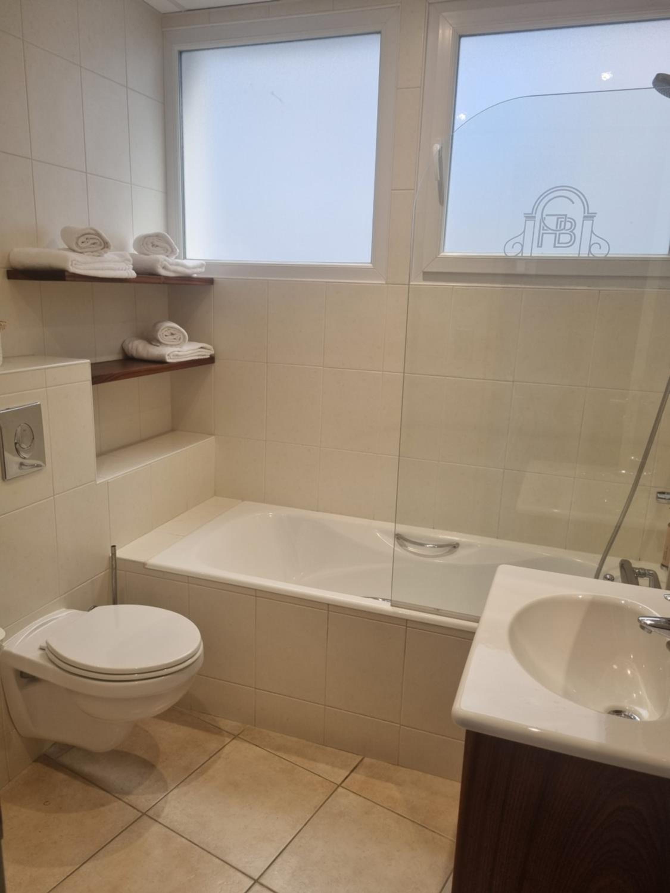 One-Bedroom Apartment - Photo 6