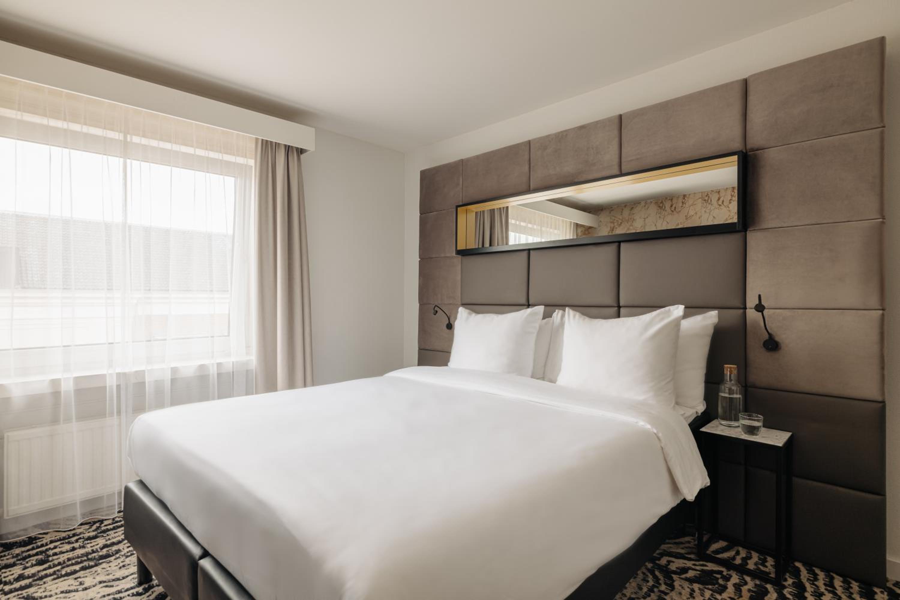 Superior Room 1 King Bed