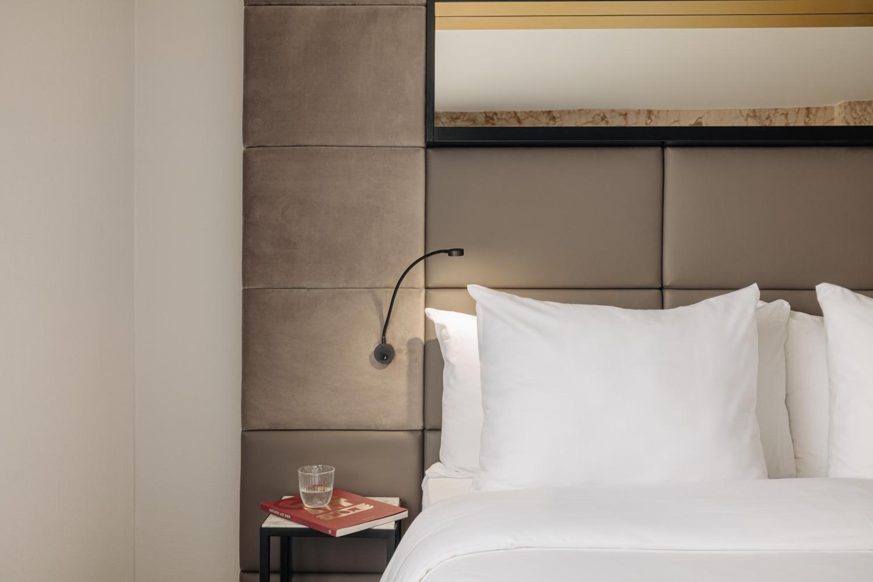 Superior Room 1 King Bed