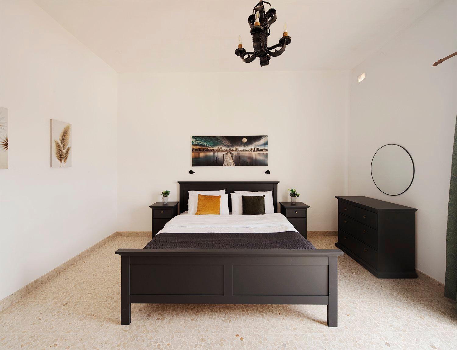 Three-Bedroom House photo 3