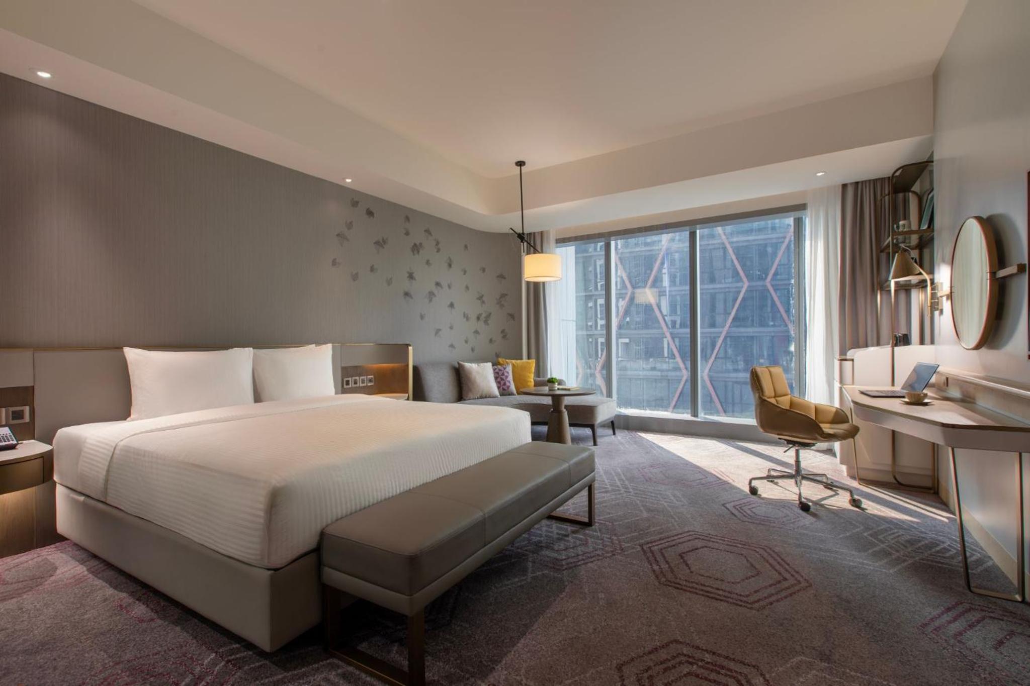 Premium King Room - High Floor photo 3