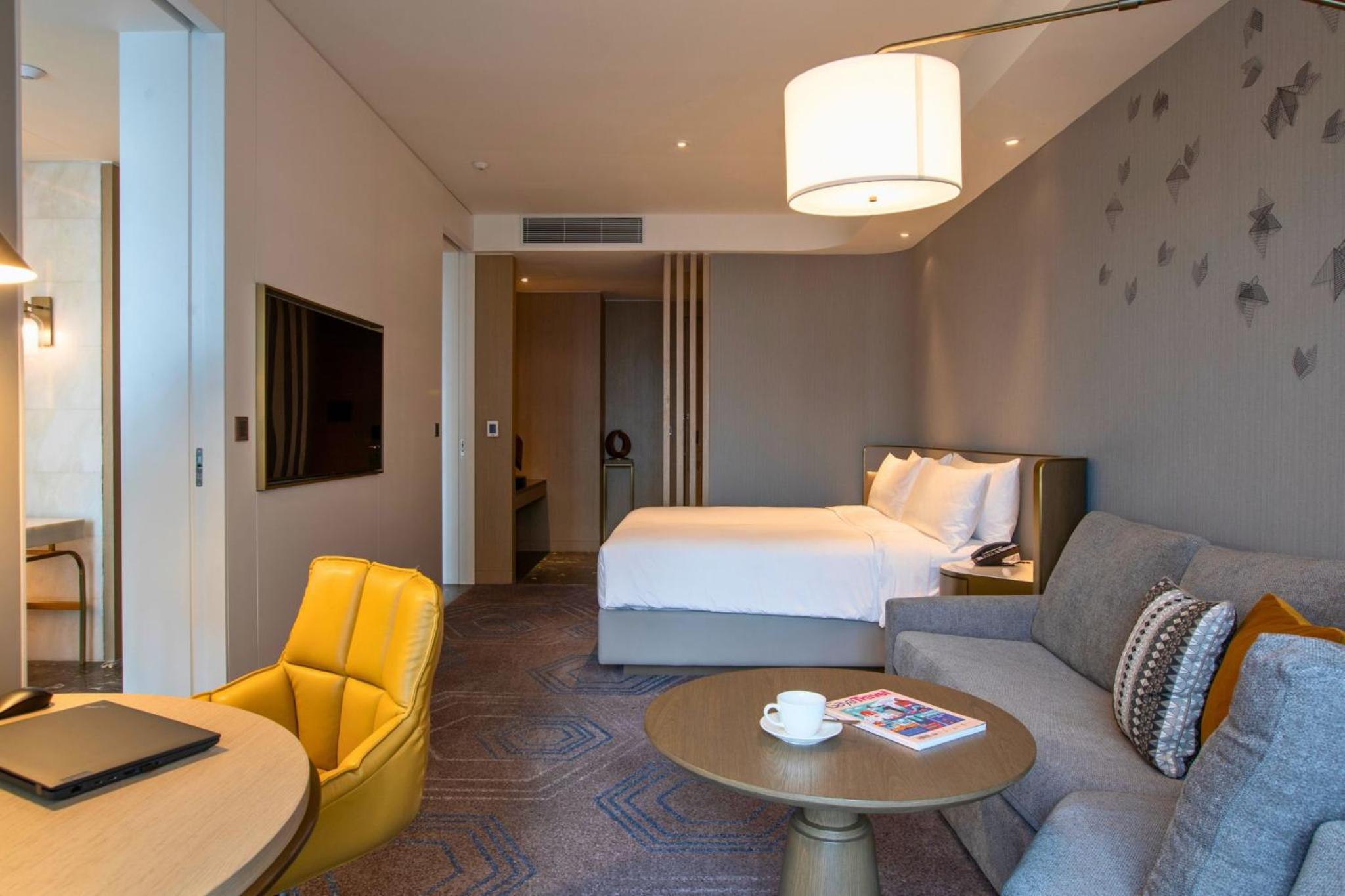 Junior King Suite photo 3
