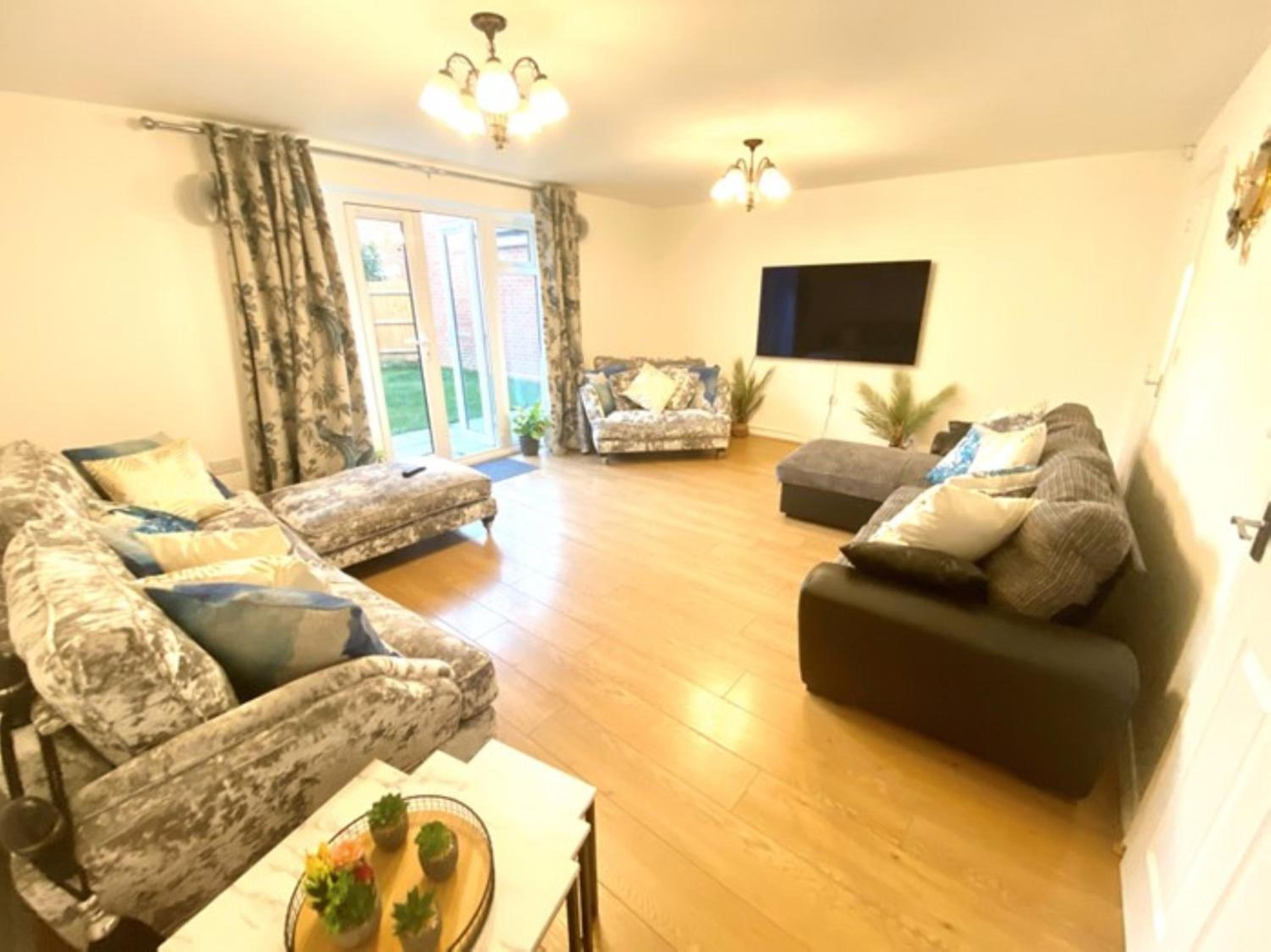 Four-Bedroom House photo 1