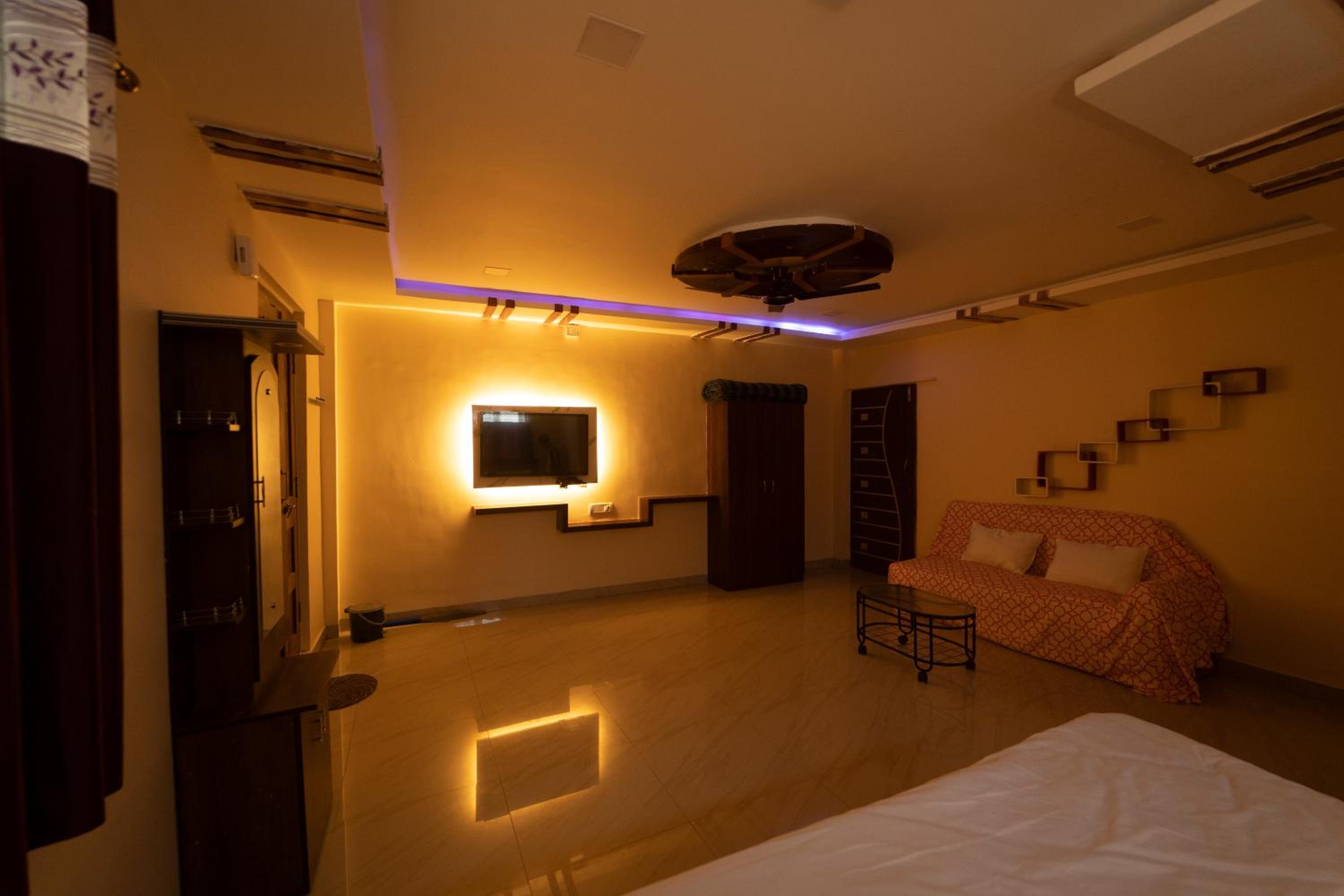 Family Room with Balcony - Photo 3