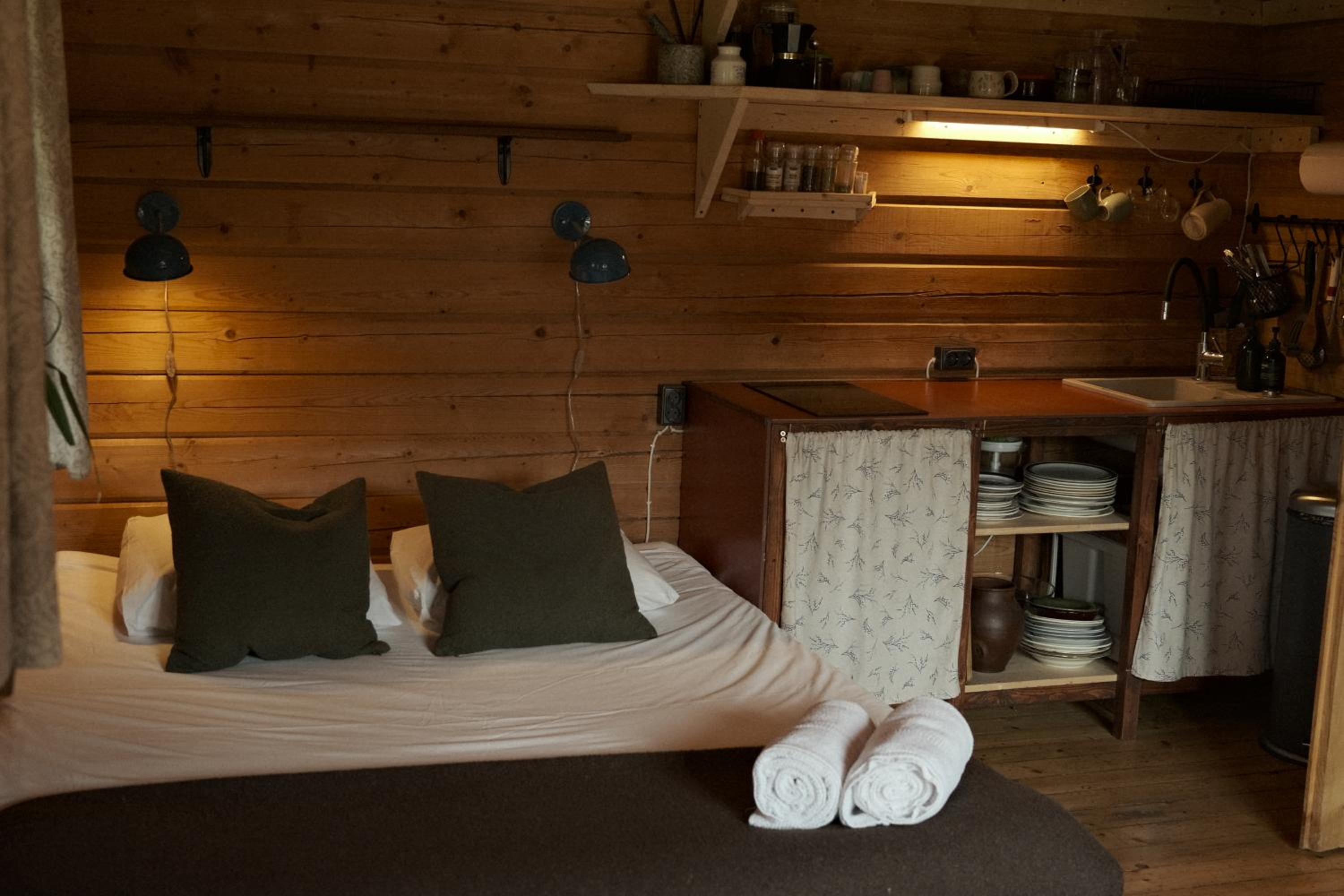 One-Bedroom House - Photo 6