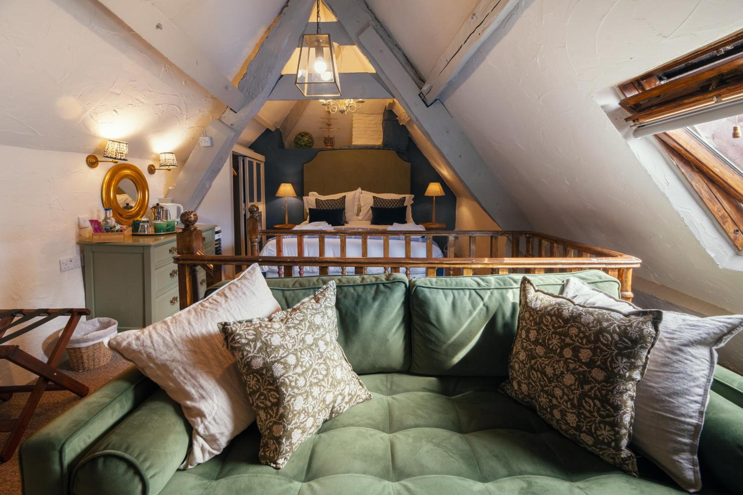 Deluxe Family Room - Photo 13