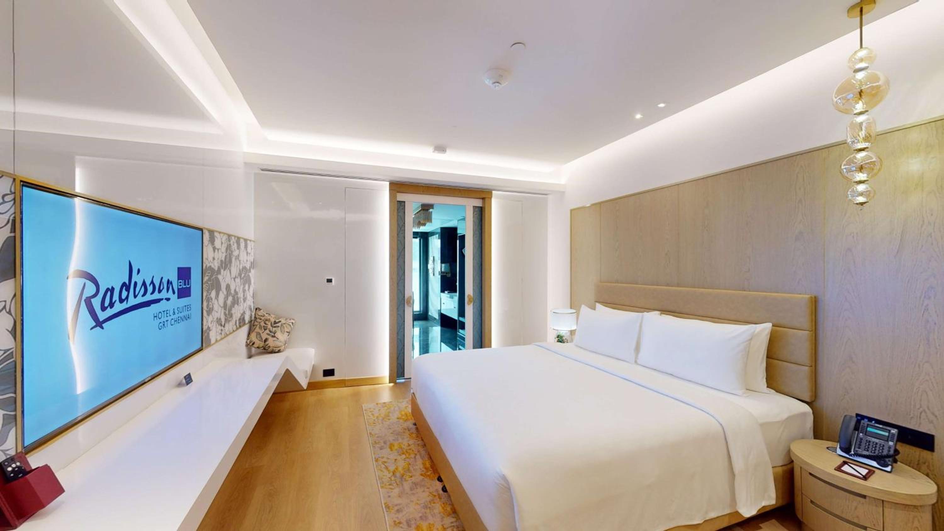 One-Bedroom Suite with Airport Transfers and Club Lounge access