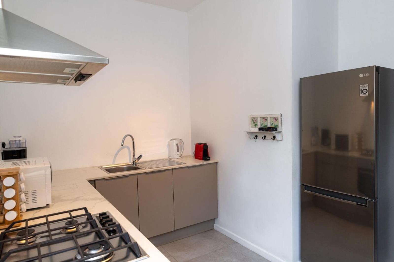 Two-Bedroom Apartment with Terrace photo 3