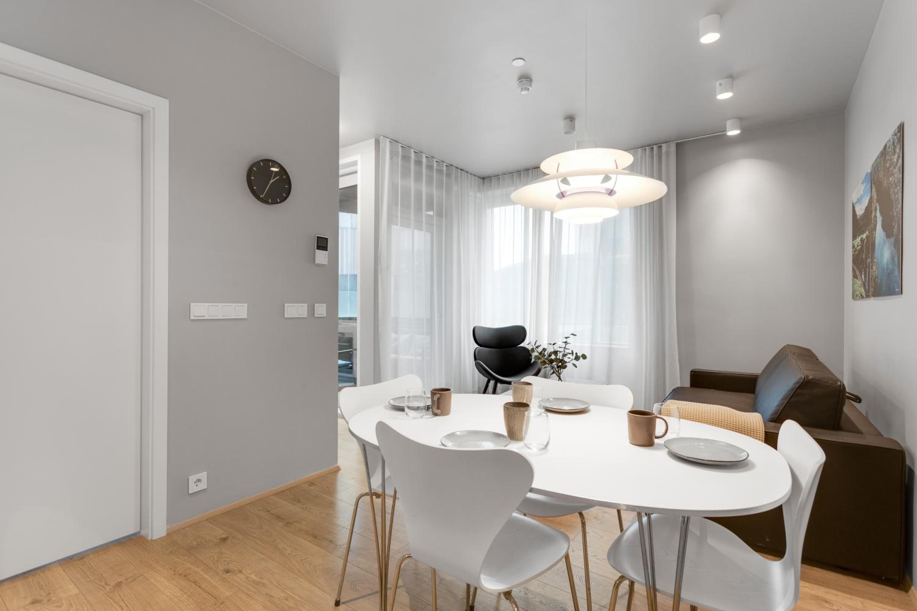 One-Bedroom Apartment with Balcony - Photo 31