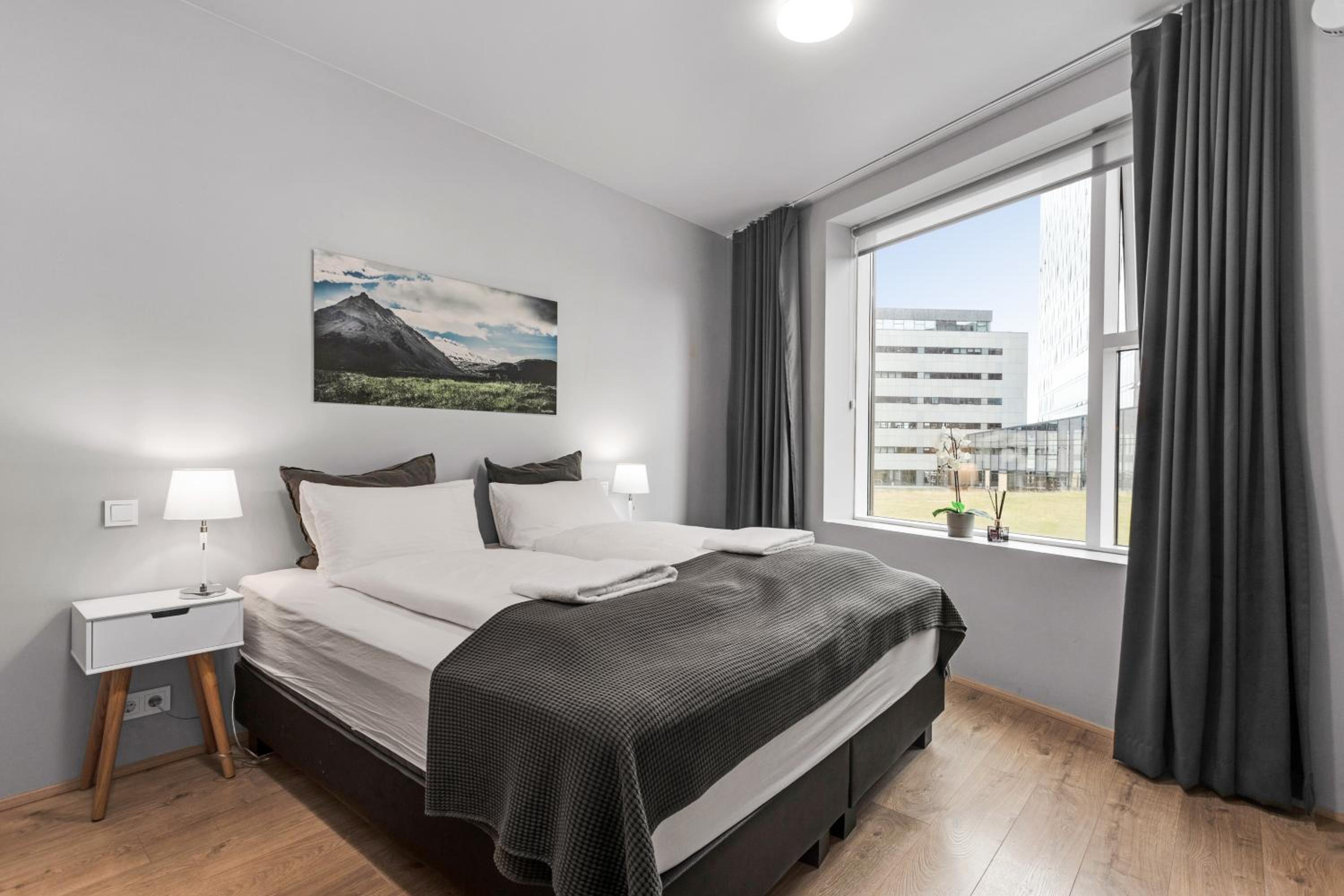 One-Bedroom Apartment with Balcony - Photo 3