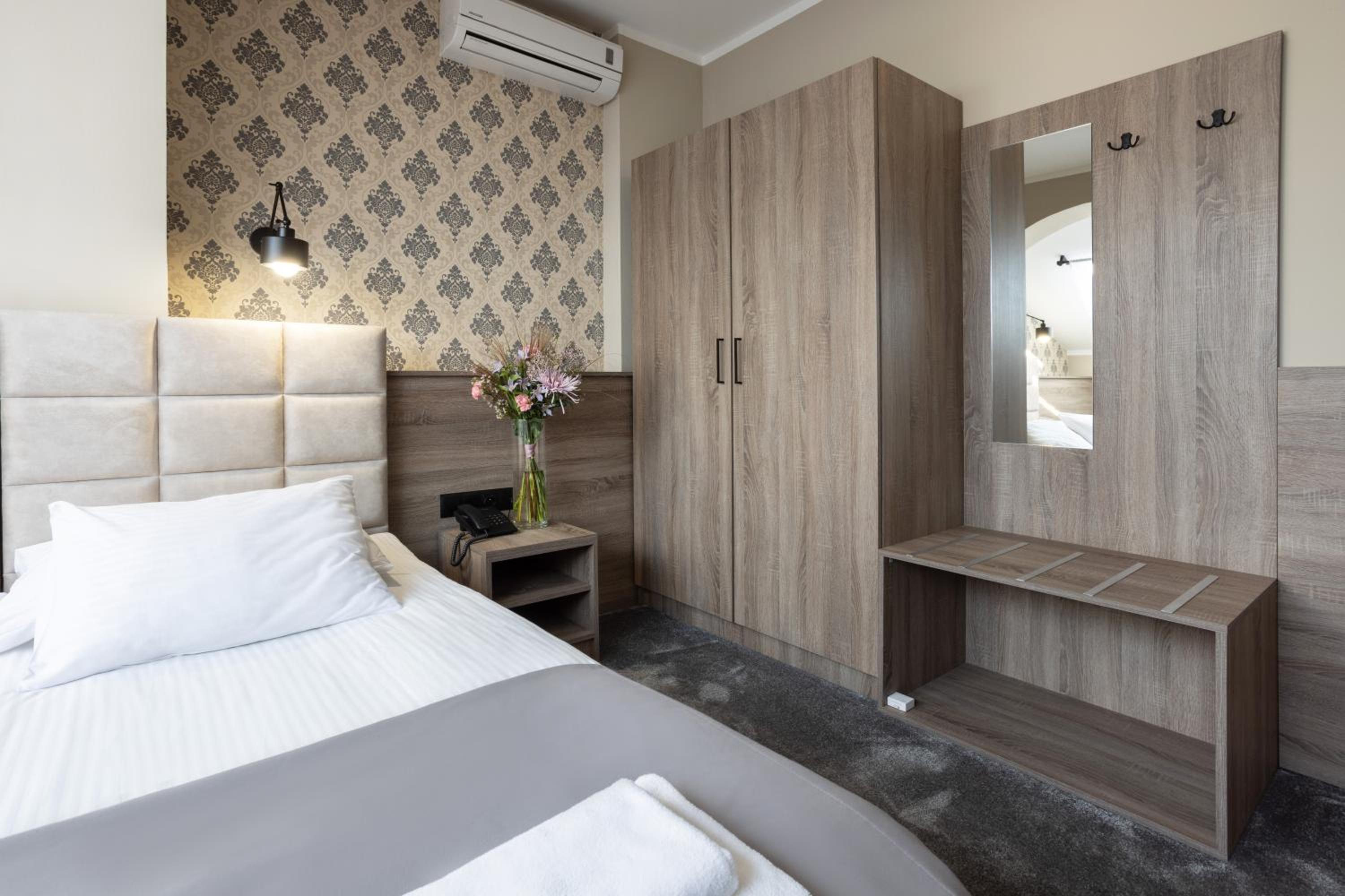 Superior Triple Room - Photo 8