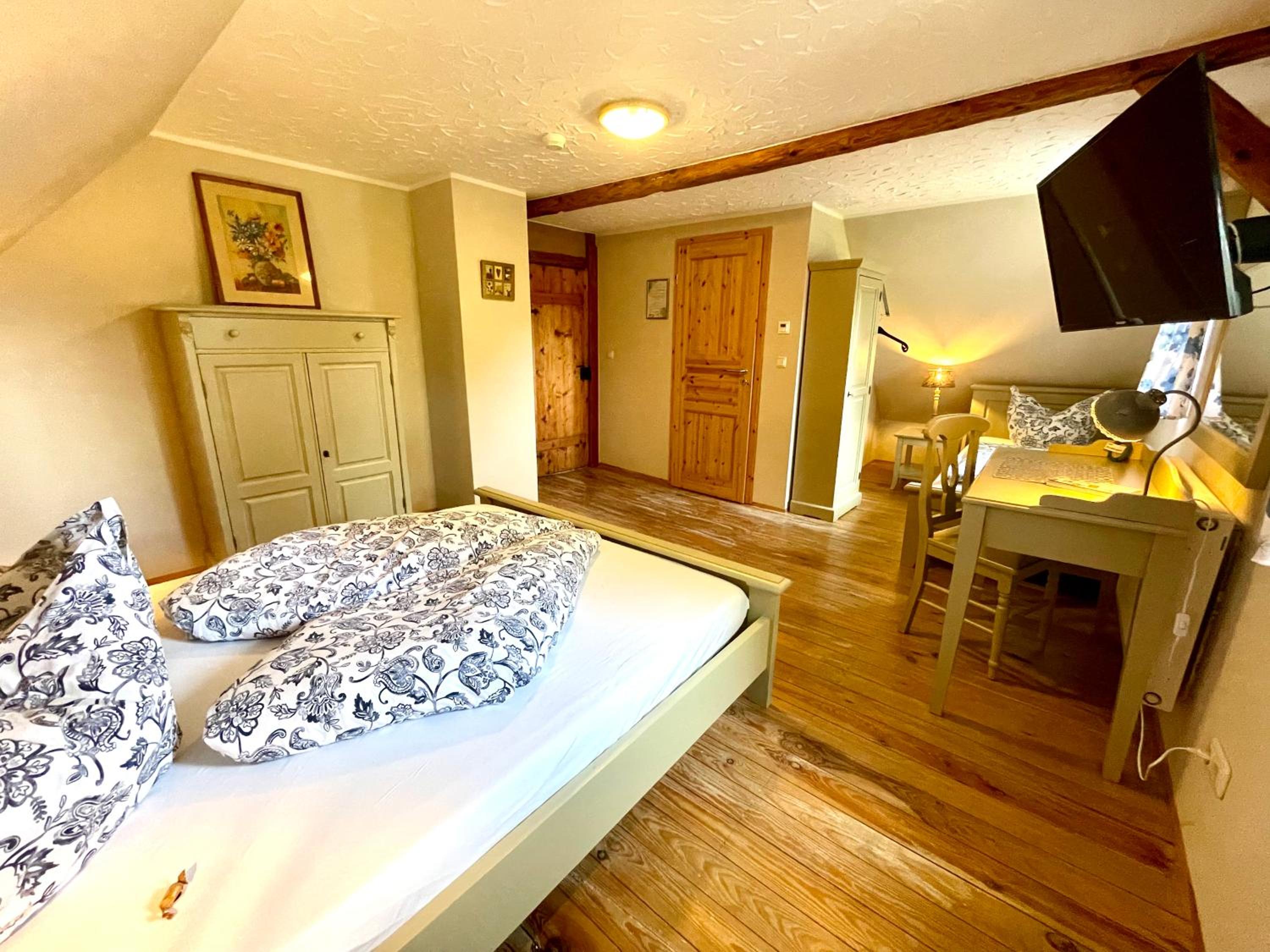 Triple Room with Private Bathroom - Photo 4