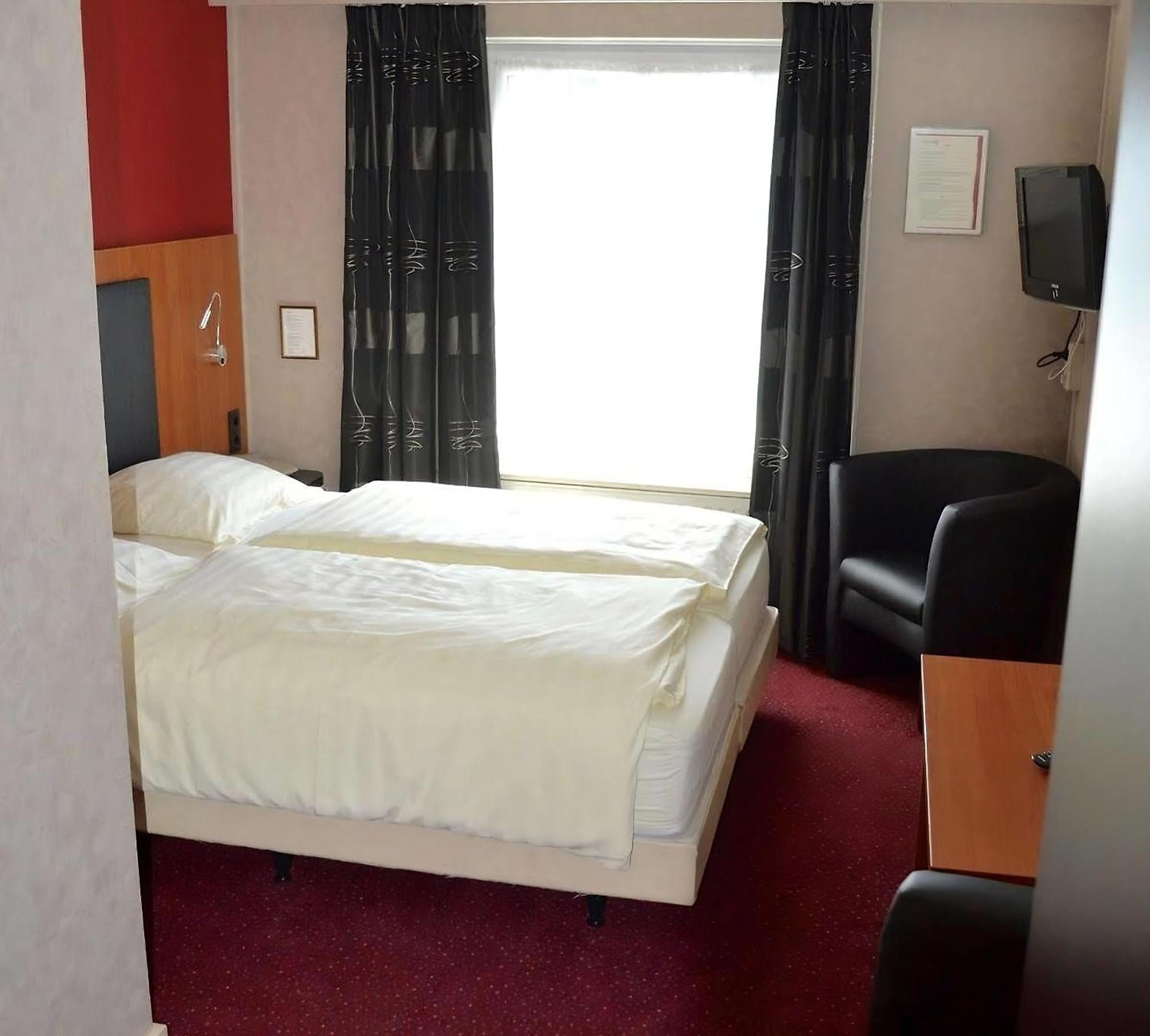 Small Double Room photo 2