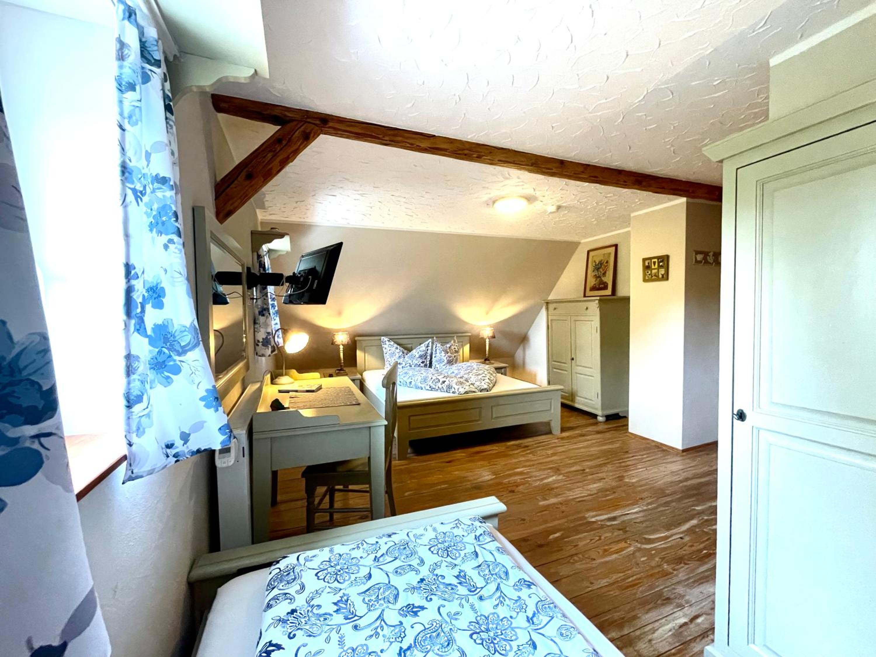 Triple Room with Private Bathroom - Photo 5