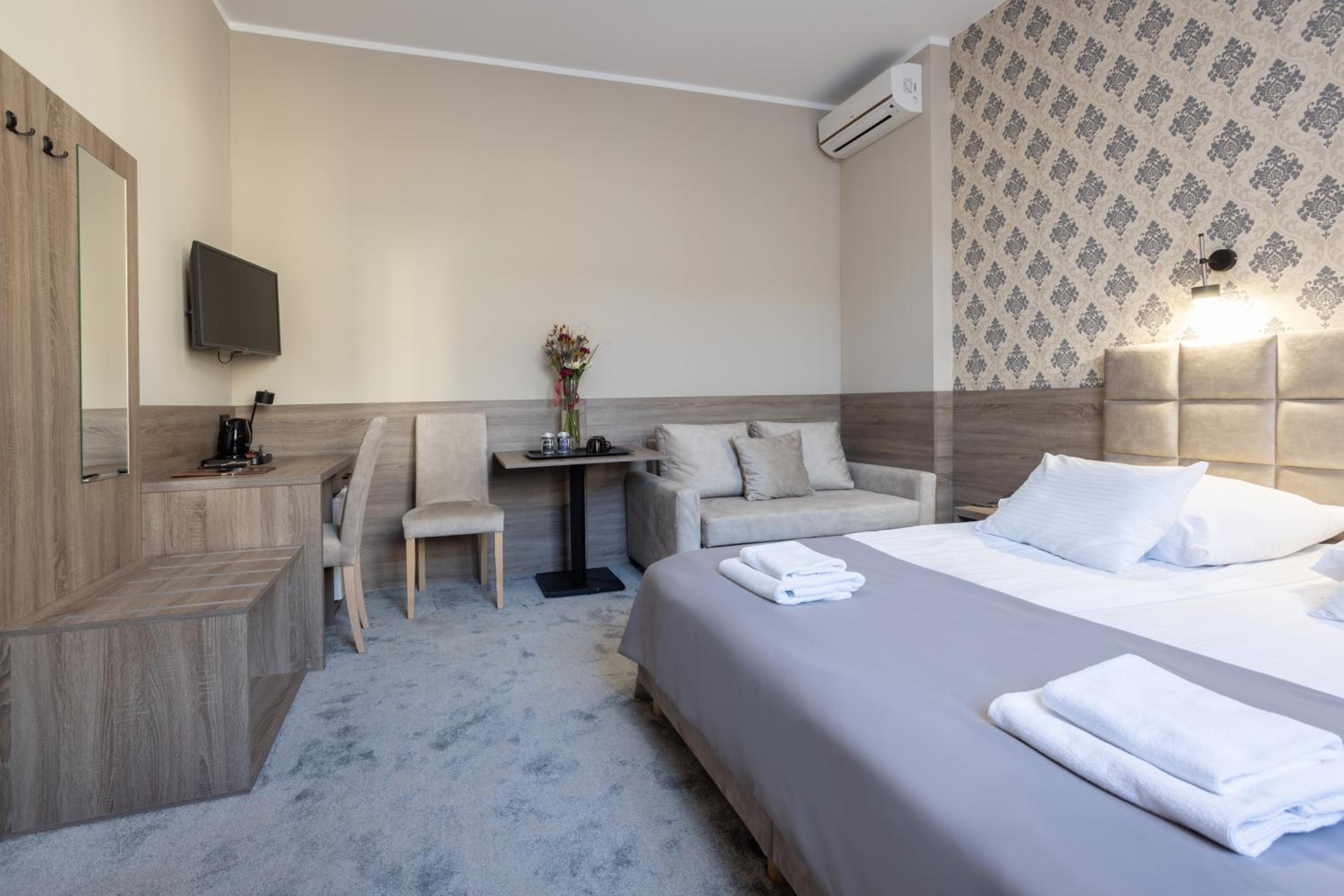 Superior Double or Twin Room - Photo 5