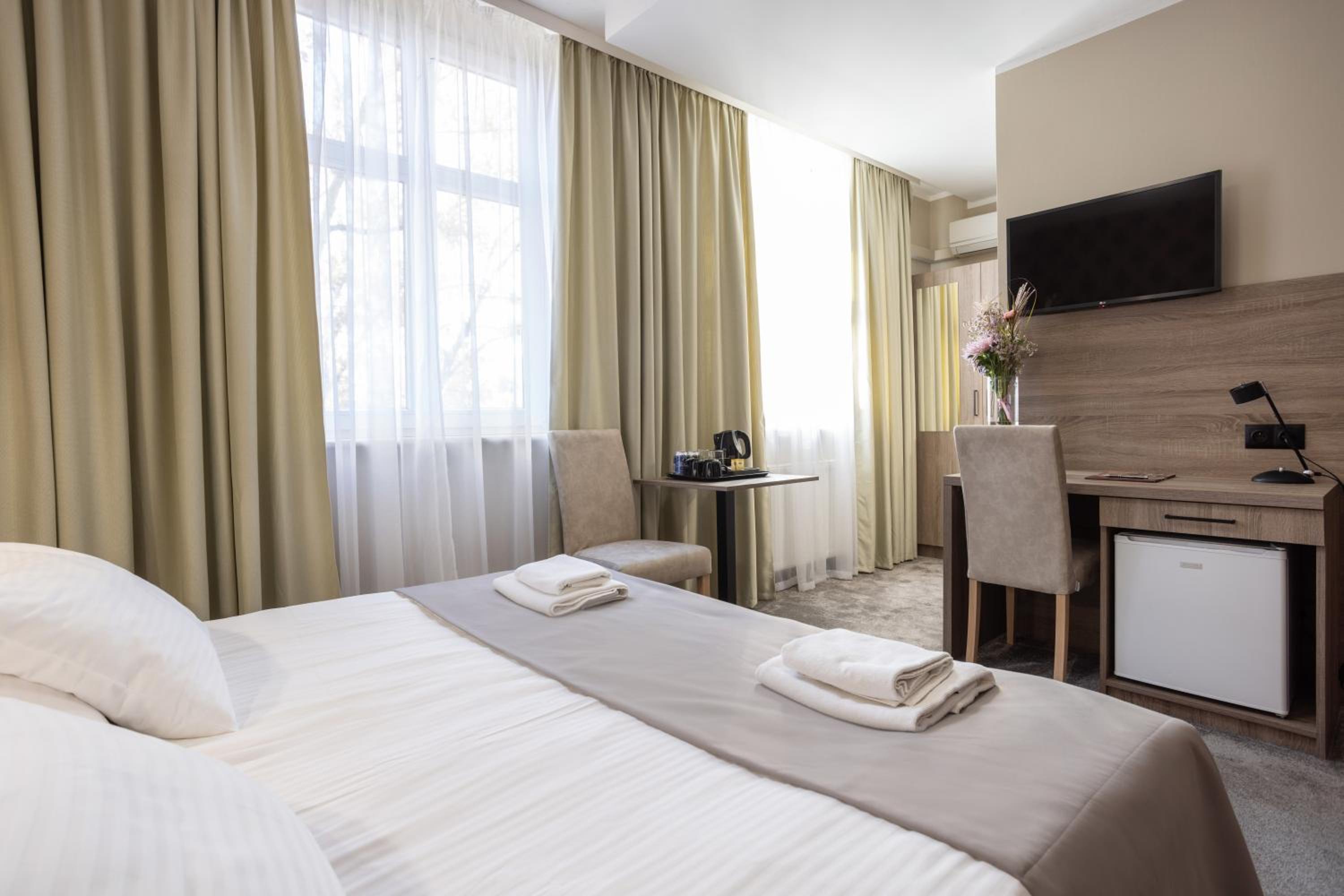 Superior Double or Twin Room - Photo 11