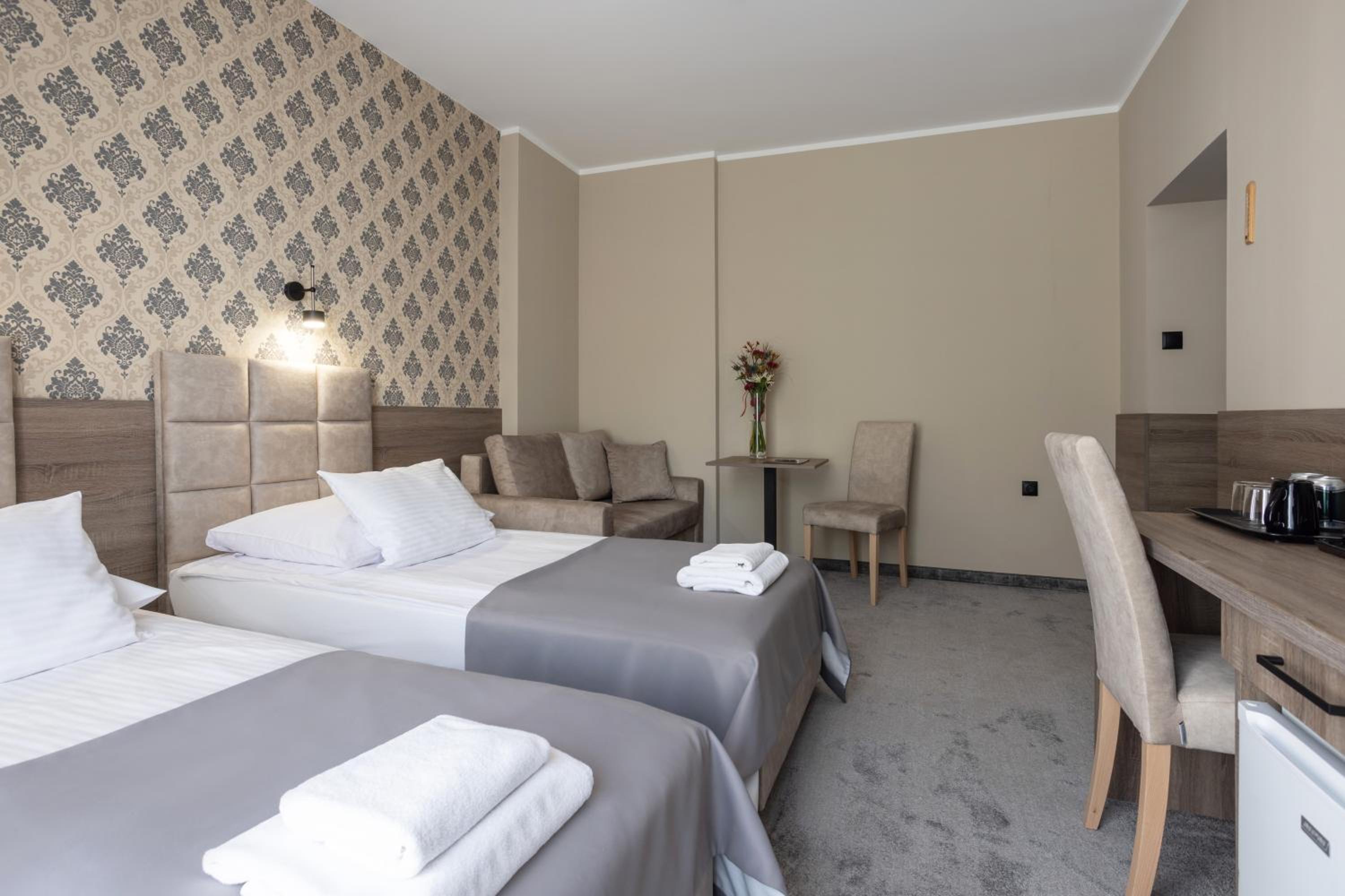 Superior Double or Twin Room - Photo 10