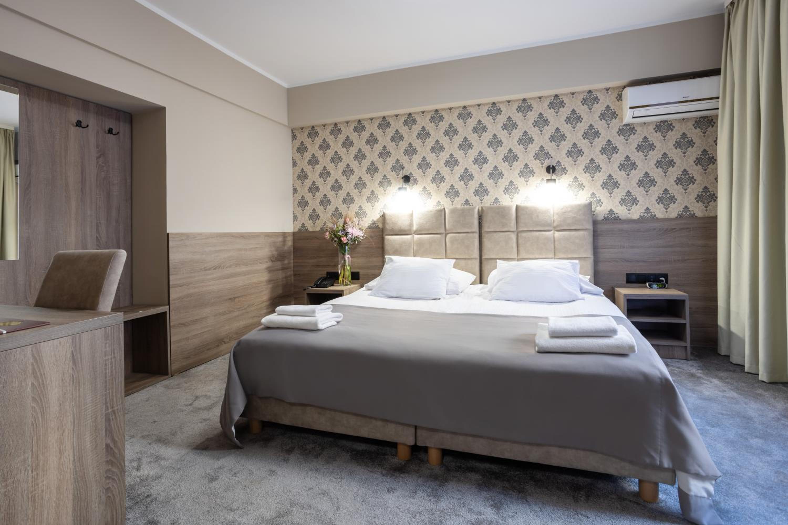 Superior Double or Twin Room - Photo 9